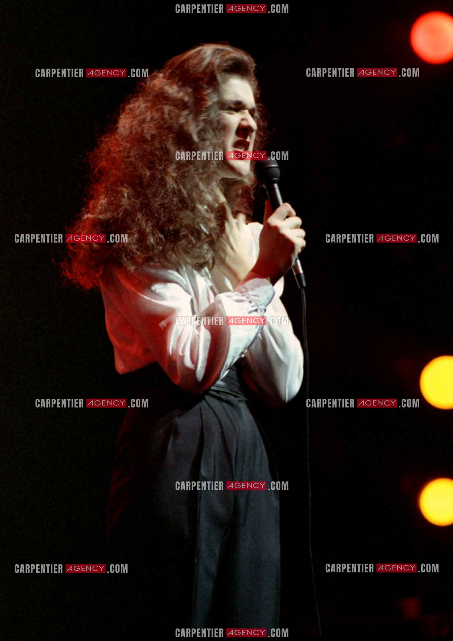 La chanteuse Céline Dion en première partie du spectacle de Patrick Sébastien à l'Olympia en 1984.    ( Exclusif )
