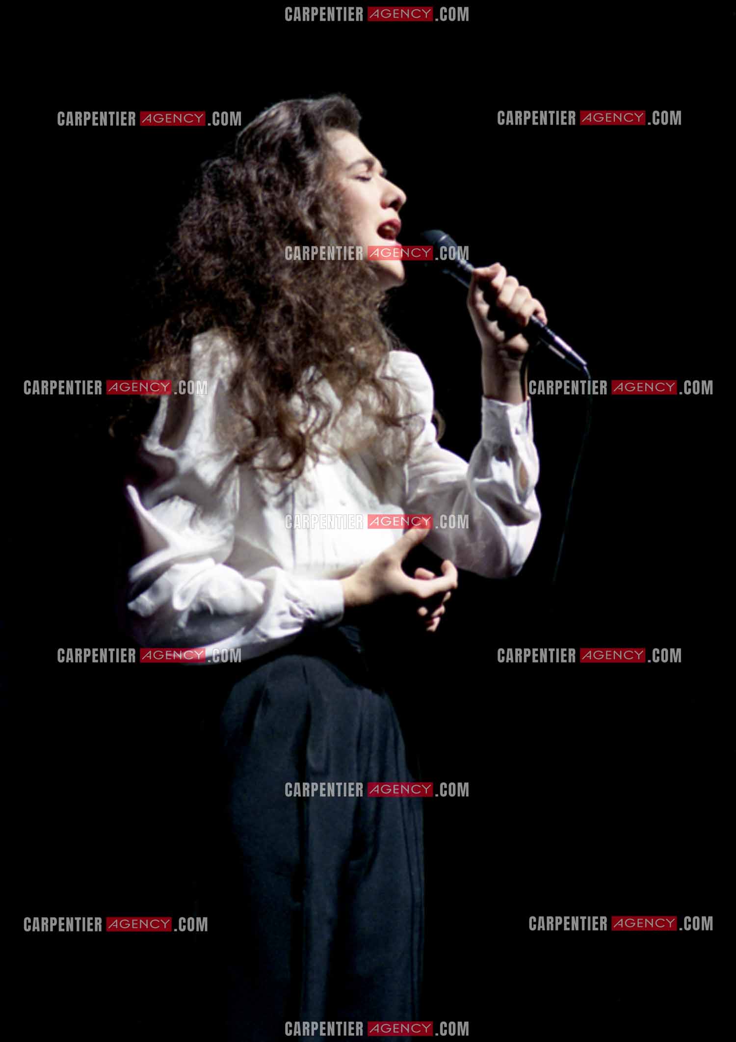 La chanteuse Céline Dion en première partie du spectacle de Patrick Sébastien à l'Olympia en 1984.    ( Exclusif )