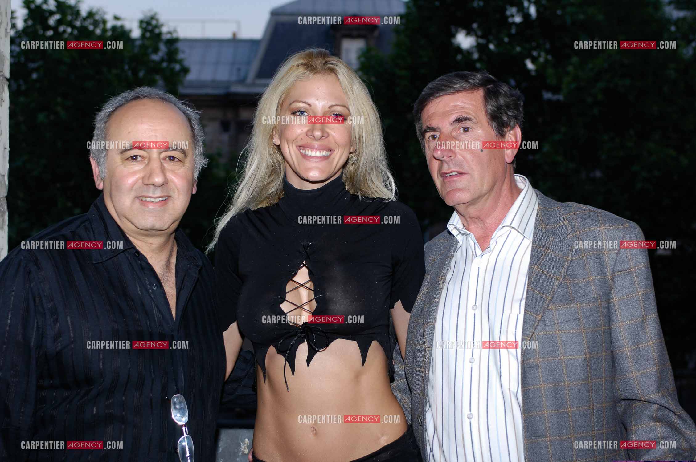 Loana Petrucciani dit Loana entourée de son producteur Alain Williams, et du comédien Bernard Menez. ( Exclusif )