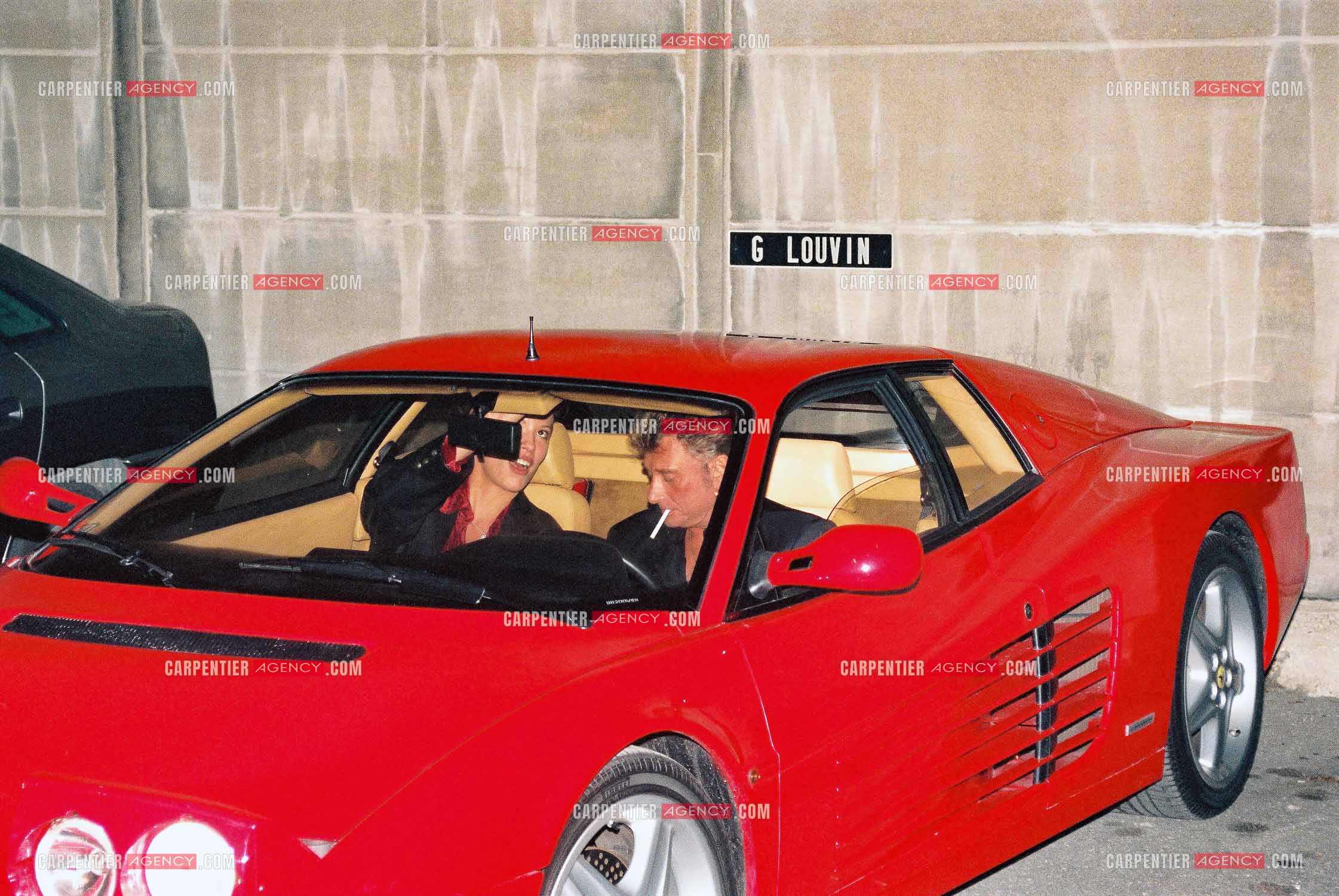 Le chanteur Johnny Hallyday invité dans l'émission spéciale “ Salut Show Sardou “ sur TF1. Johnny Hallyday et sa compagne Karine Martin sur le parking de TF1 pour récupérer sa Ferrari.    ( Exclusif )