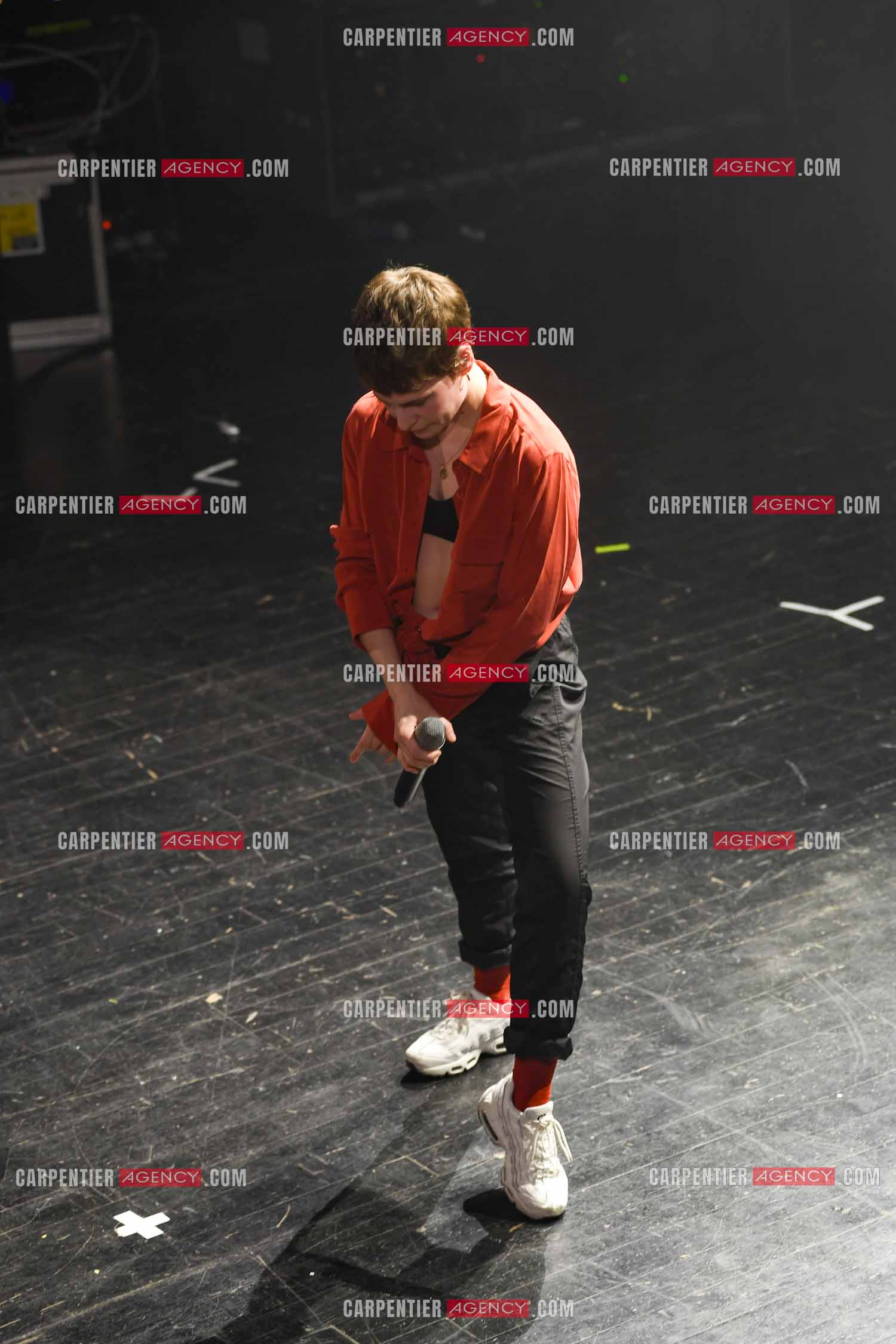 Concert au TRIANON “ POP-ROCK LIVE “ organisé par RTL2 le 05 Octobre 2018 à Paris. La chanteuse Christine and the Queens et ses danseurs face au public.  ( Exclusif )