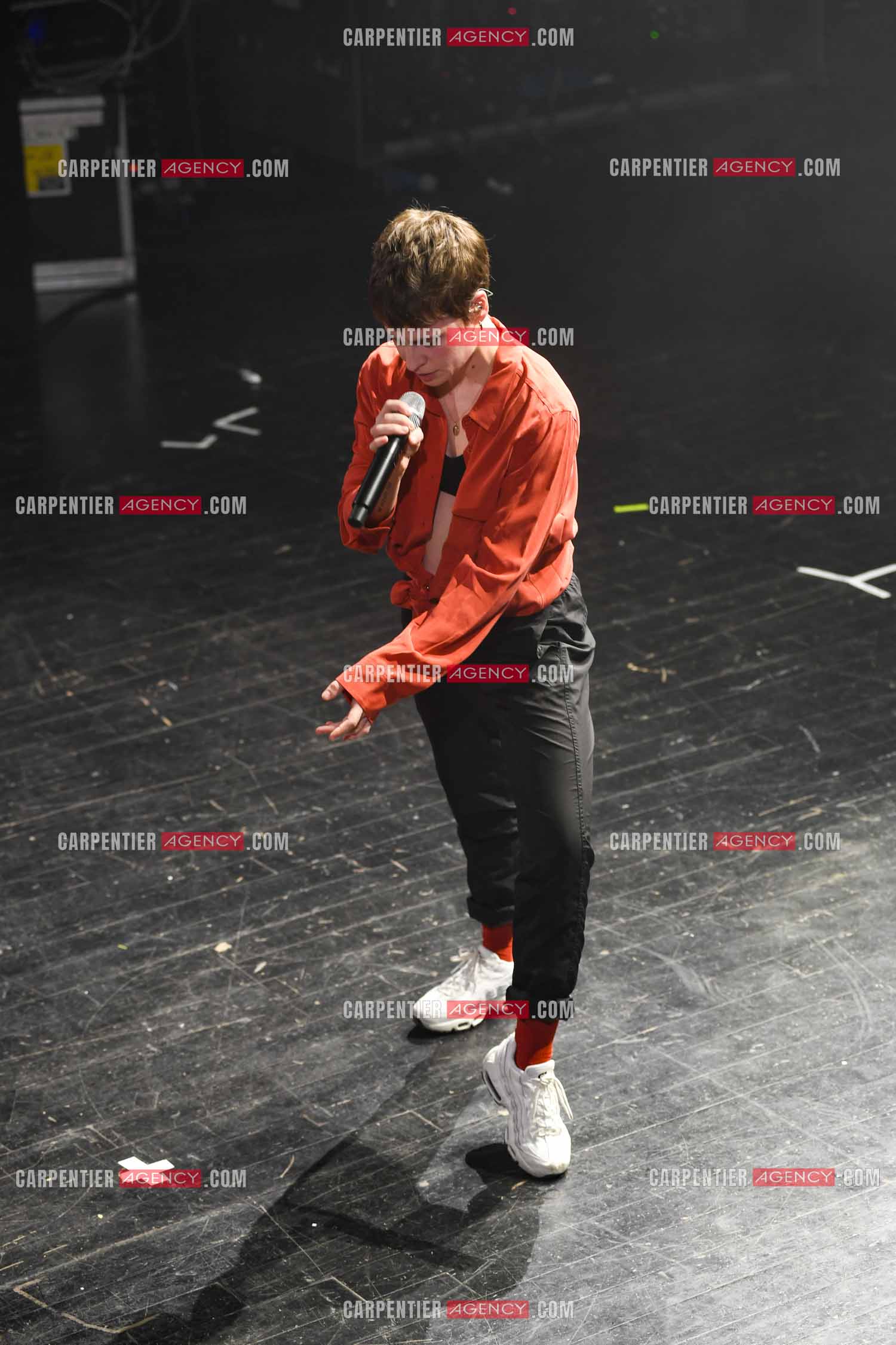 Concert au TRIANON “ POP-ROCK LIVE “ organisé par RTL2 le 05 Octobre 2018 à Paris. La chanteuse Christine and the Queens et ses danseurs face au public.  ( Exclusif )