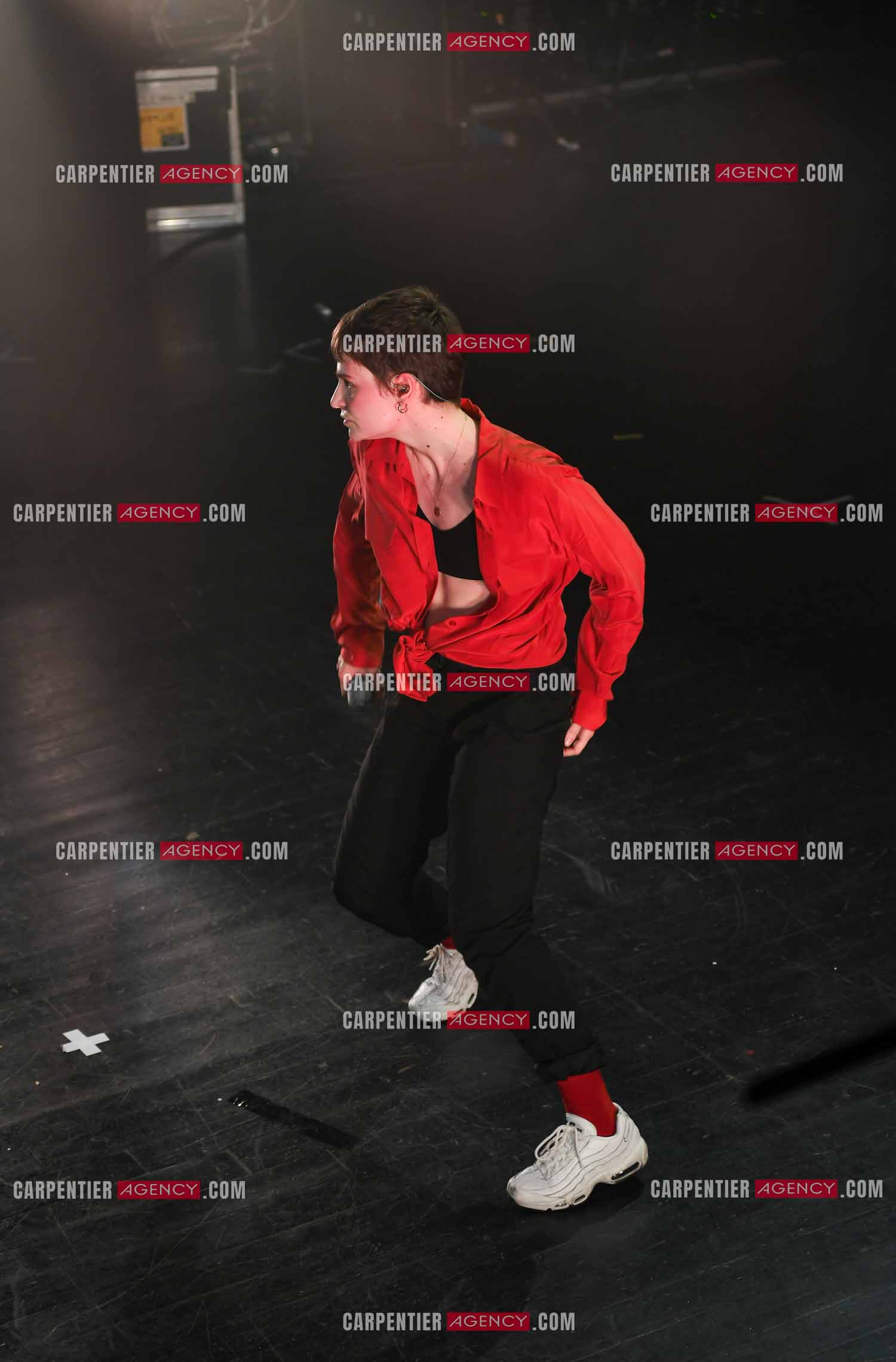 Concert au TRIANON “ POP-ROCK LIVE “ organisé par RTL2 le 05 Octobre 2018 à Paris. La chanteuse Christine and the Queens et ses danseurs face au public.  ( Exclusif )