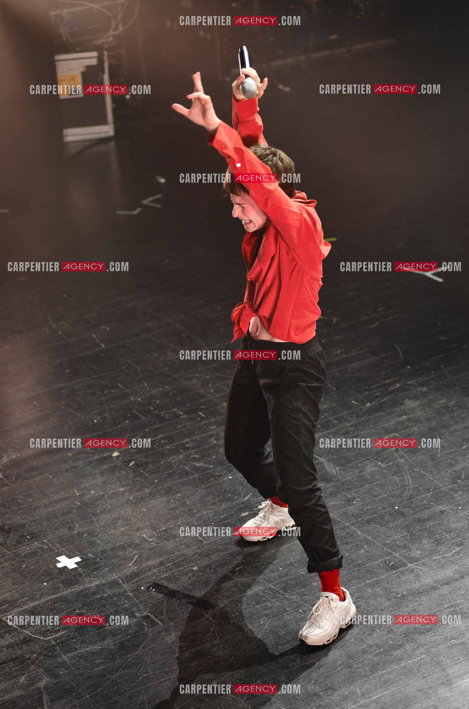 Concert au TRIANON “ POP-ROCK LIVE “ organisé par RTL2 le 05 Octobre 2018 à Paris. La chanteuse Christine and the Queens et ses danseurs face au public.  ( Exclusif )
