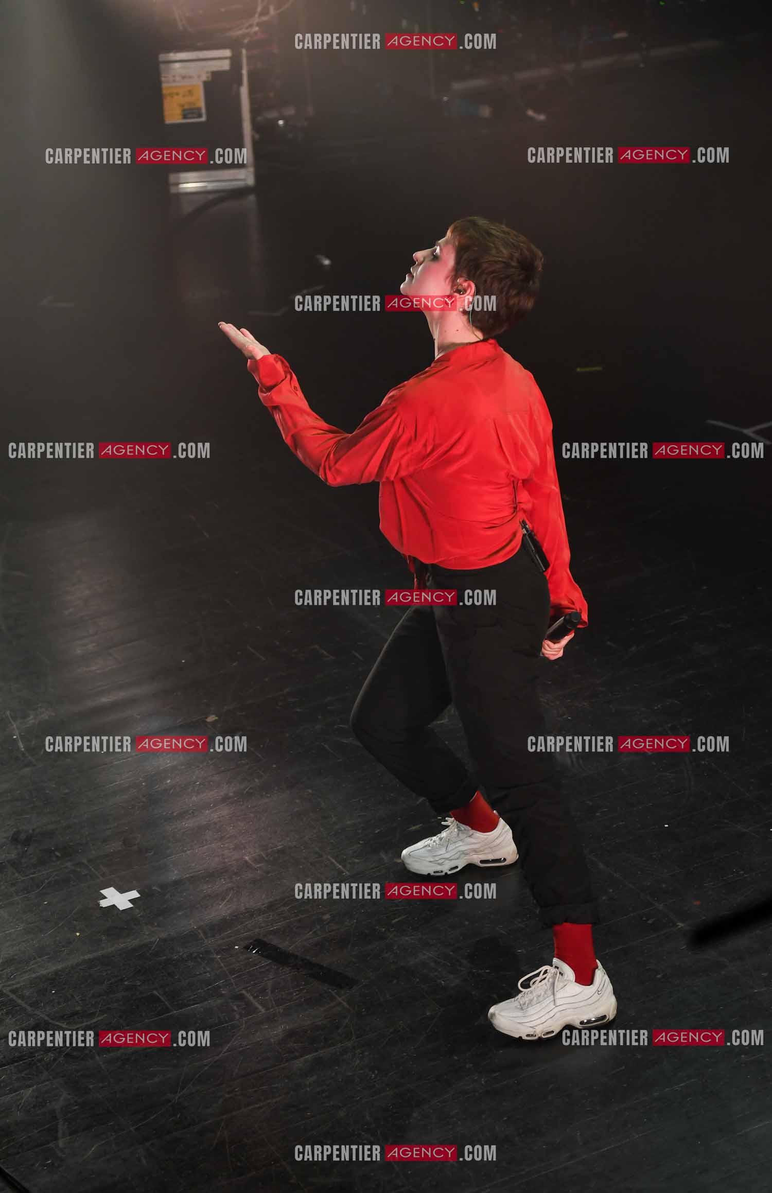 Concert au TRIANON “ POP-ROCK LIVE “ organisé par RTL2 le 05 Octobre 2018 à Paris. La chanteuse Christine and the Queens et ses danseurs face au public.  ( Exclusif )
