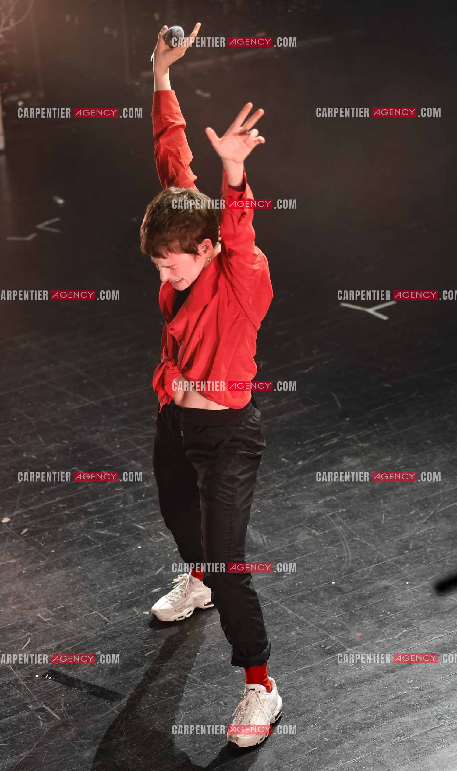 Concert au TRIANON “ POP-ROCK LIVE “ organisé par RTL2 le 05 Octobre 2018 à Paris. La chanteuse Christine and the Queens et ses danseurs face au public.  ( Exclusif )