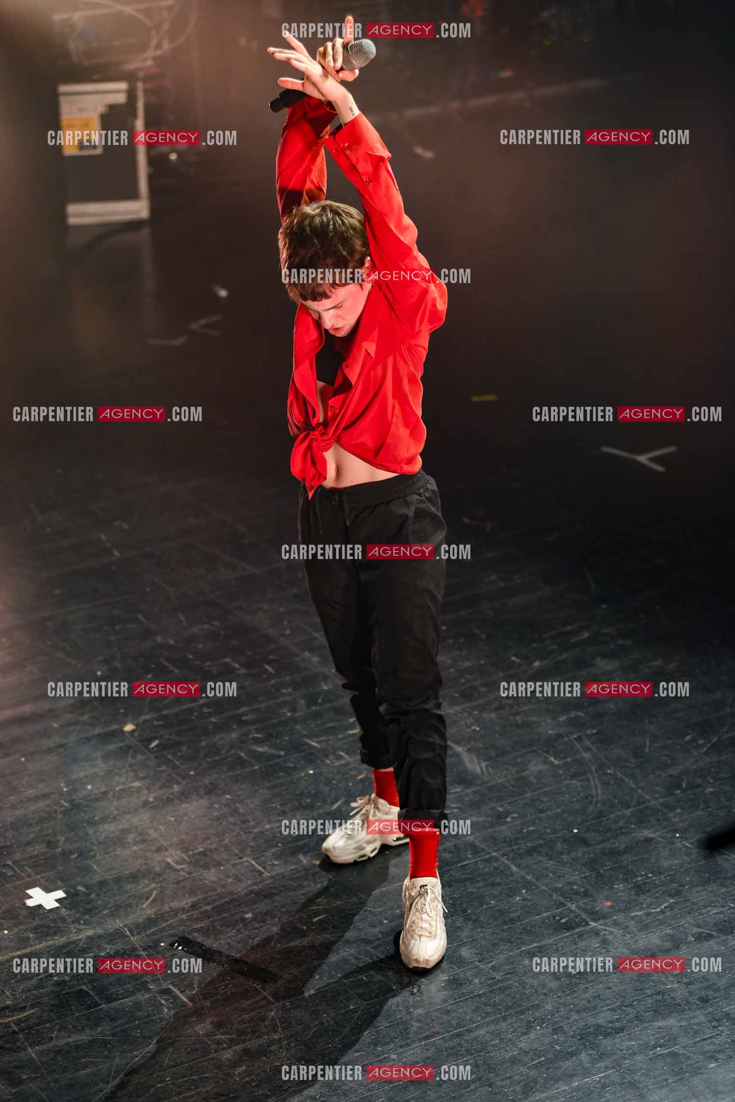 Concert au TRIANON “ POP-ROCK LIVE “ organisé par RTL2 le 05 Octobre 2018 à Paris. La chanteuse Christine and the Queens et ses danseurs face au public.  ( Exclusif )