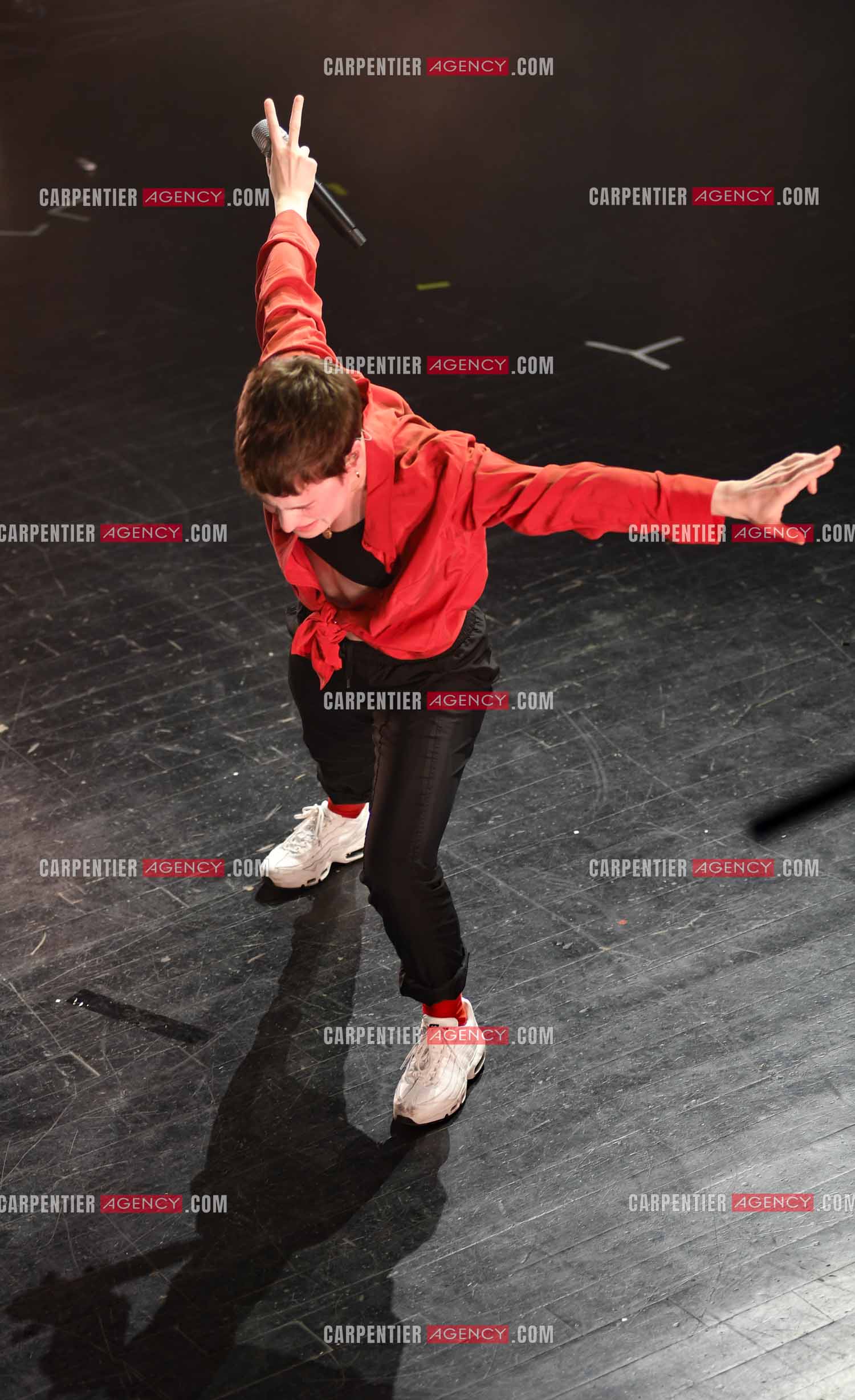 Concert au TRIANON “ POP-ROCK LIVE “ organisé par RTL2 le 05 Octobre 2018 à Paris. La chanteuse Christine and the Queens et ses danseurs face au public.  ( Exclusif )