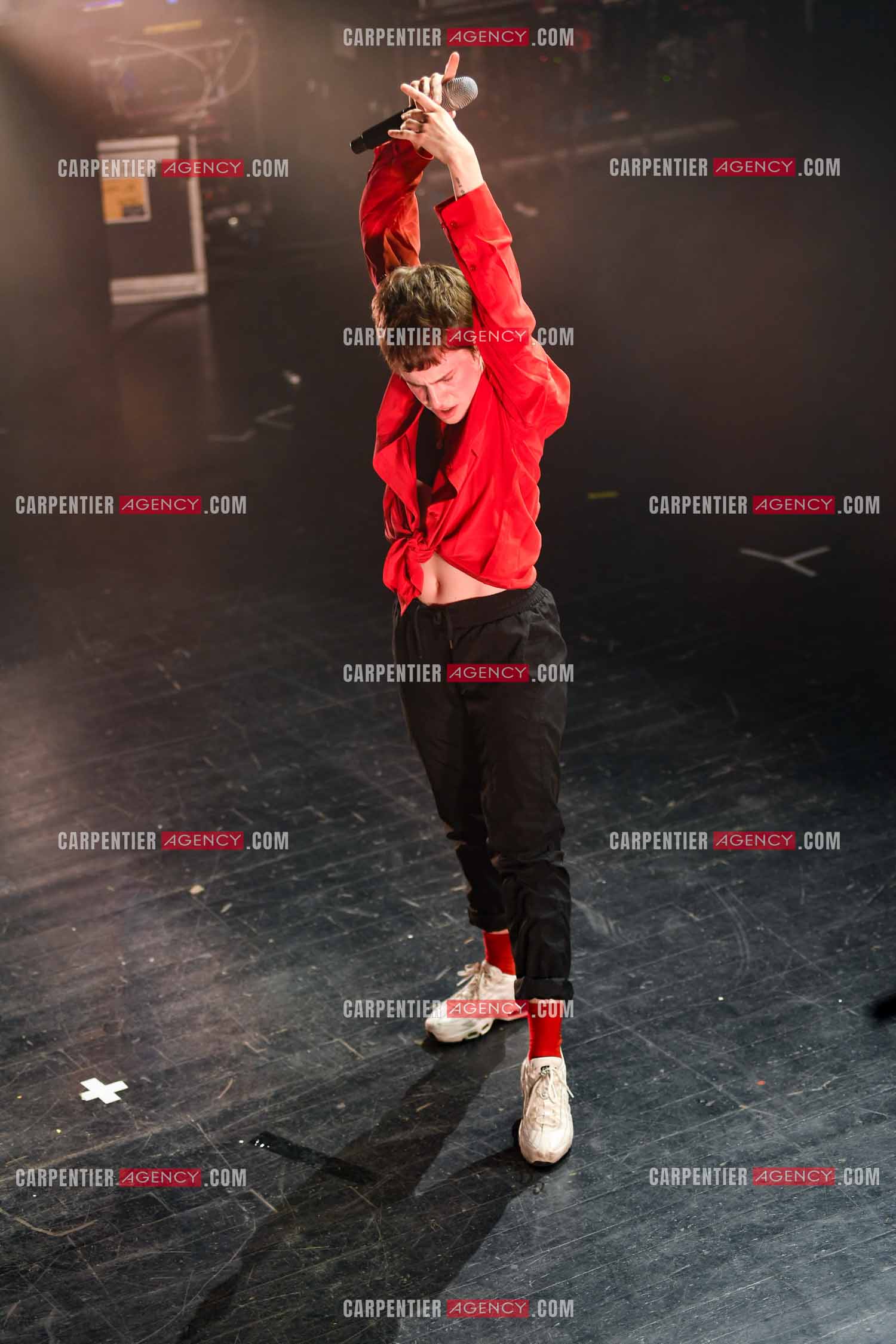 Concert au TRIANON “ POP-ROCK LIVE “ organisé par RTL2 le 05 Octobre 2018 à Paris. La chanteuse Christine and the Queens et ses danseurs face au public.  ( Exclusif )