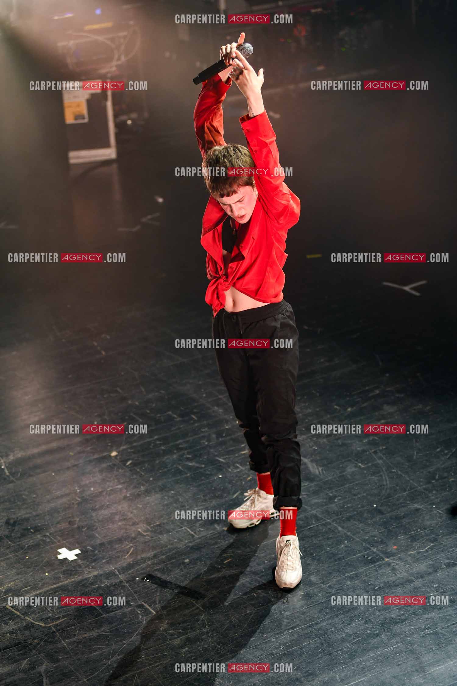 Concert au TRIANON “ POP-ROCK LIVE “ organisé par RTL2 le 05 Octobre 2018 à Paris. La chanteuse Christine and the Queens et ses danseurs face au public.  ( Exclusif )