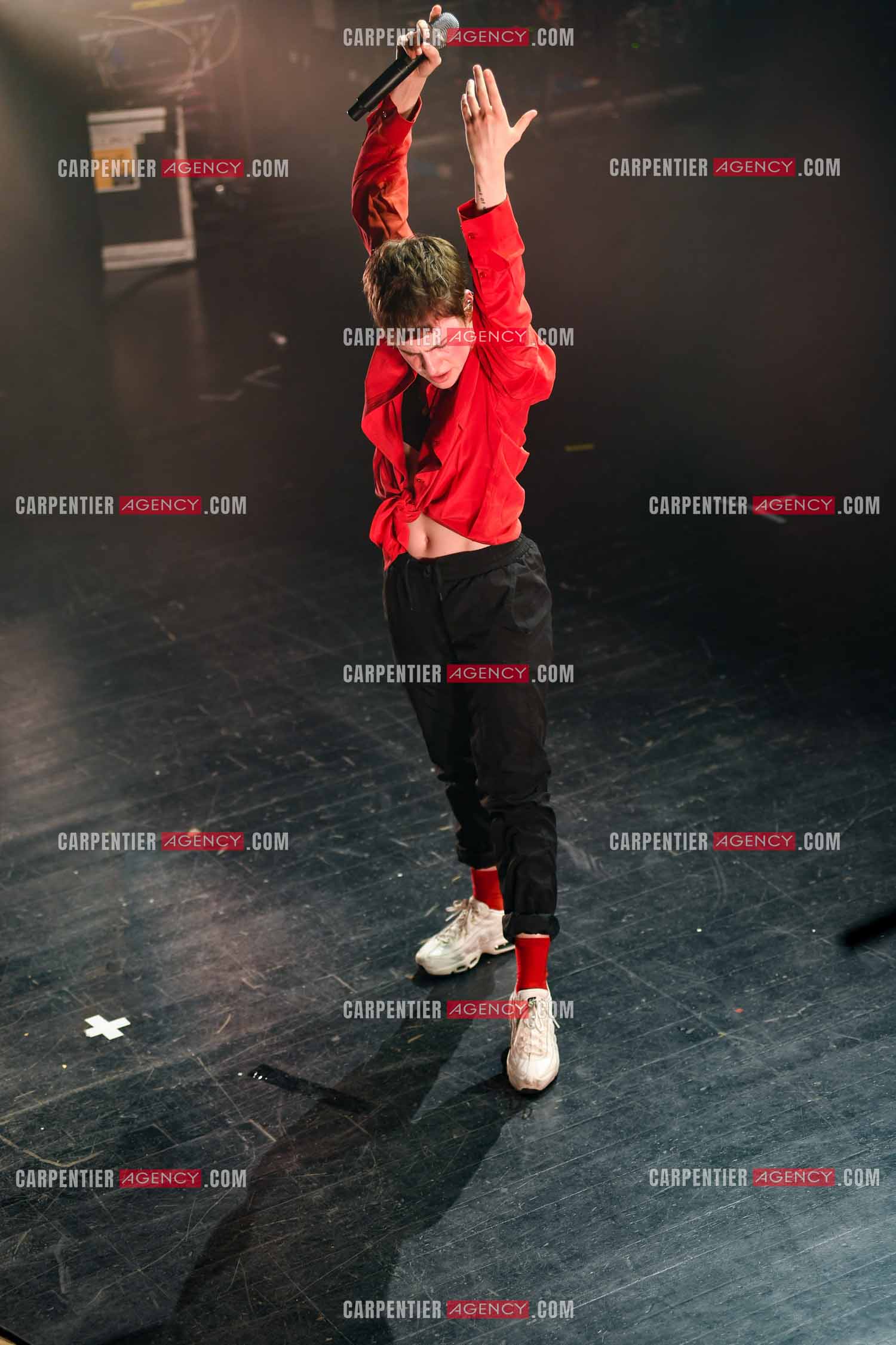 Concert au TRIANON “ POP-ROCK LIVE “ organisé par RTL2 le 05 Octobre 2018 à Paris. La chanteuse Christine and the Queens et ses danseurs face au public.  ( Exclusif )