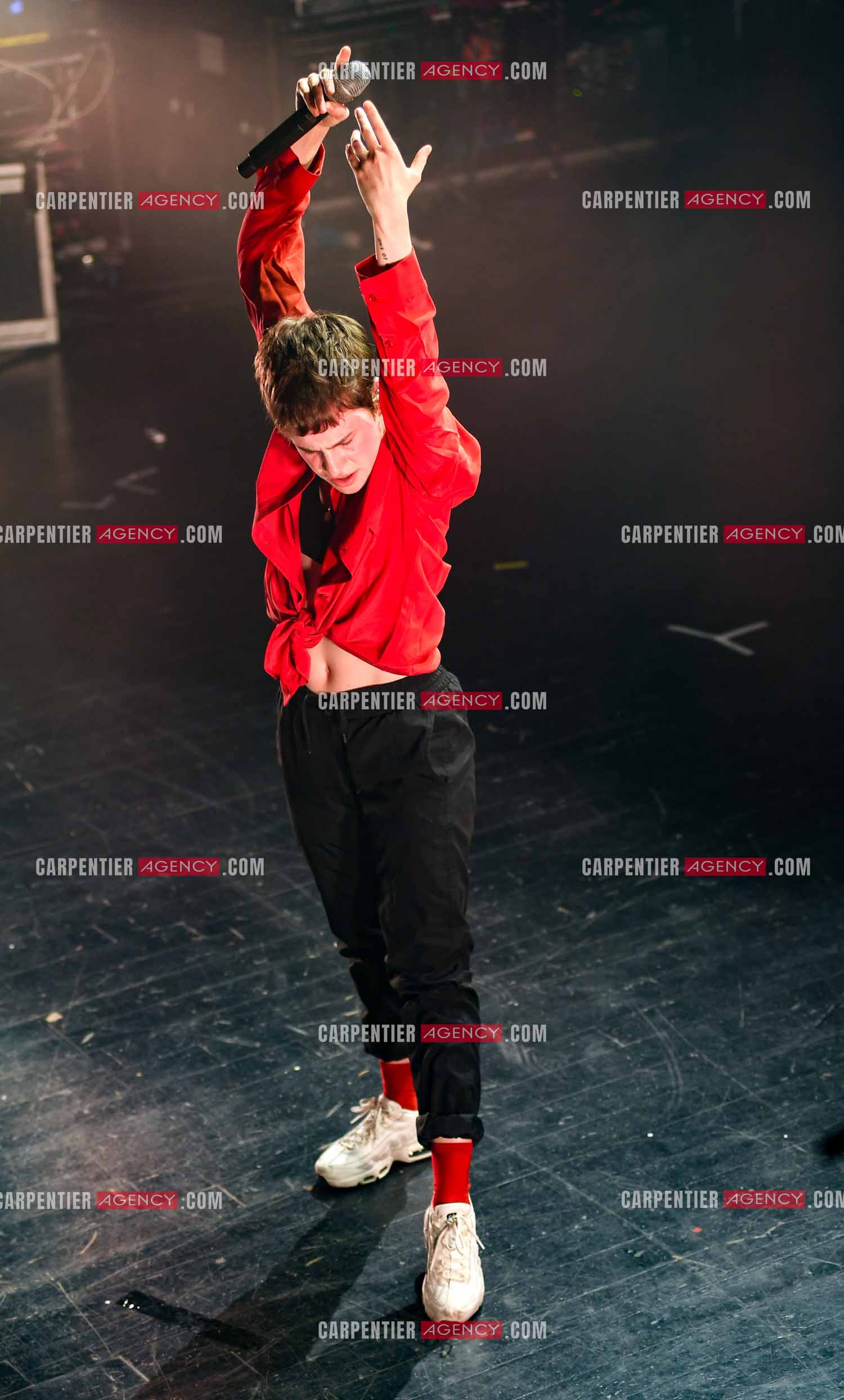 Concert au TRIANON “ POP-ROCK LIVE “ organisé par RTL2 le 05 Octobre 2018 à Paris. La chanteuse Christine and the Queens et ses danseurs face au public.  ( Exclusif )