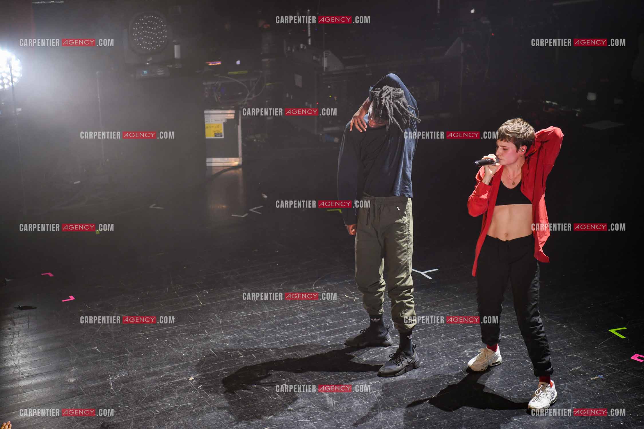 Concert au TRIANON “ POP-ROCK LIVE “ organisé par RTL2 le 05 Octobre 2018 à Paris. La chanteuse Christine and the Queens et ses danseurs face au public.  ( Exclusif )