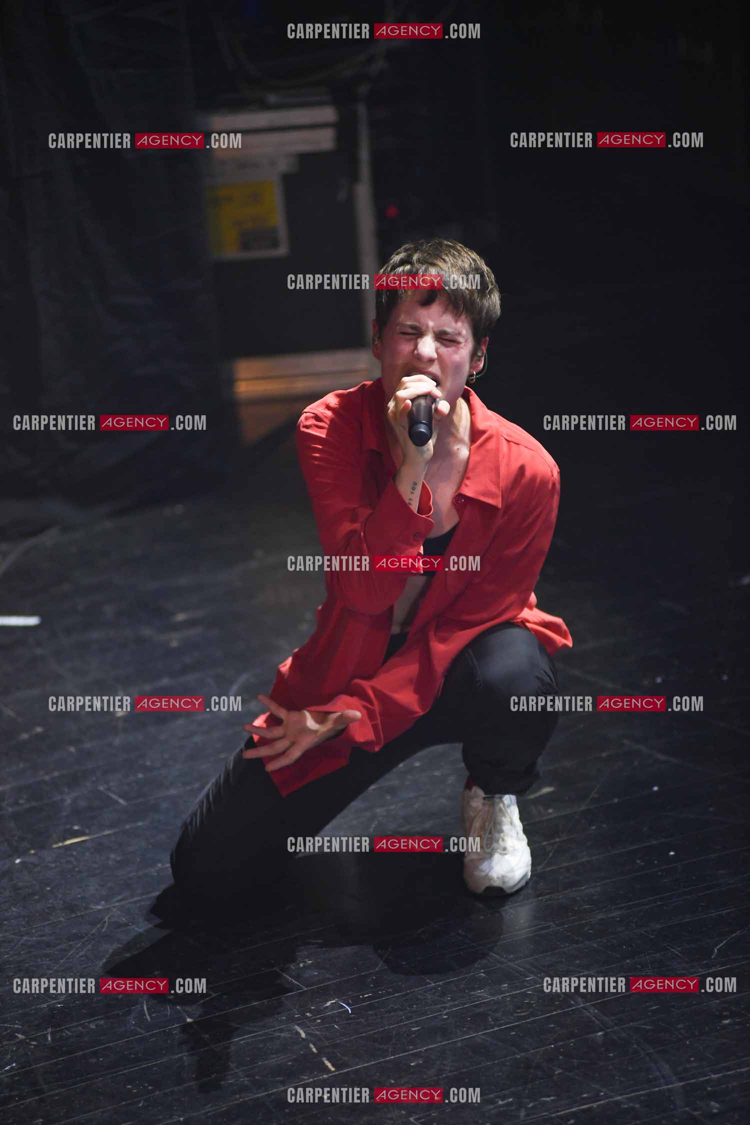 Concert au TRIANON “ POP-ROCK LIVE “ organisé par RTL2 le 05 Octobre 2018 à Paris. La chanteuse Christine and the Queens et ses danseurs face au public.  ( Exclusif )