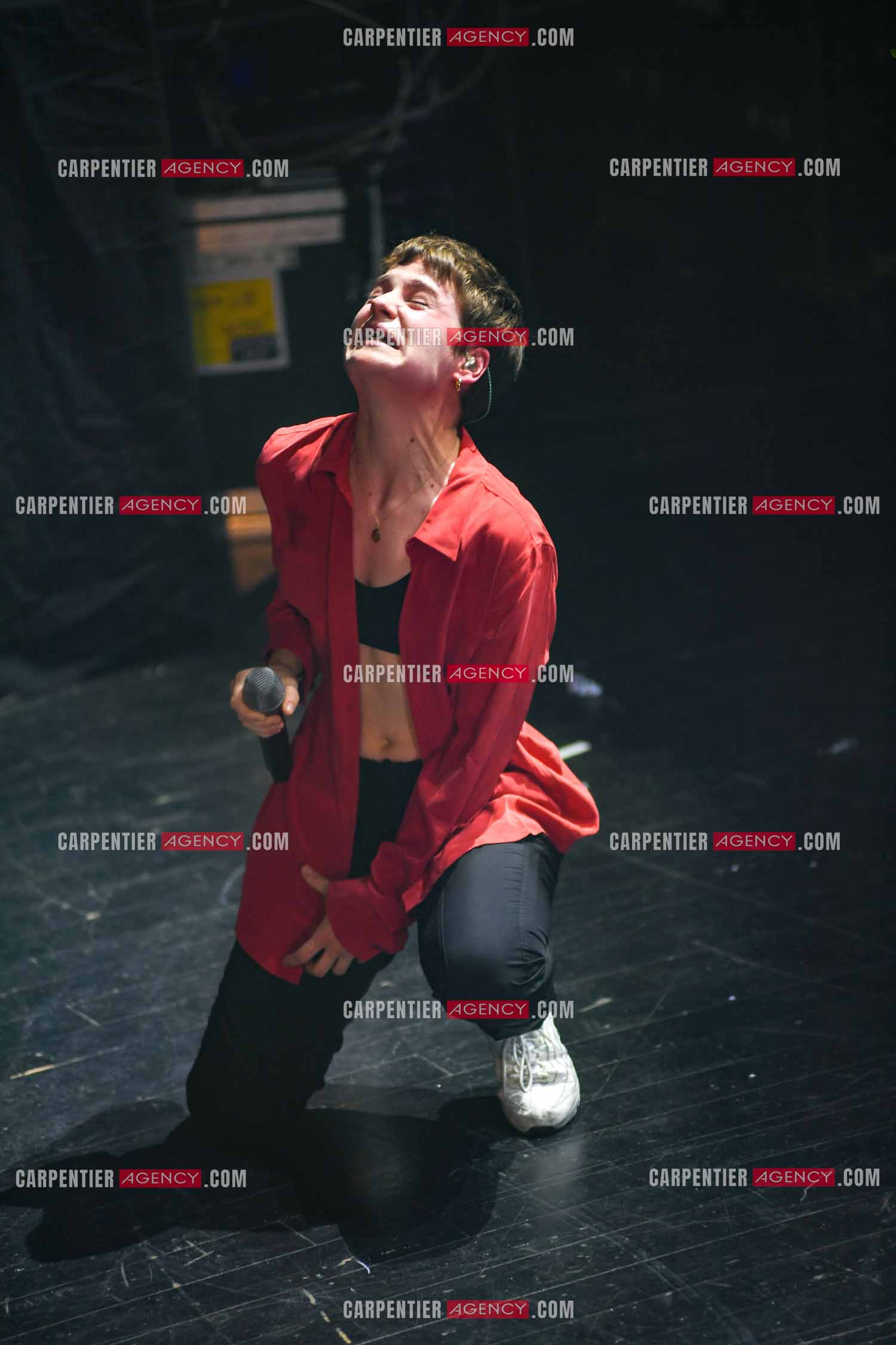 Concert au TRIANON “ POP-ROCK LIVE “ organisé par RTL2 le 05 Octobre 2018 à Paris. La chanteuse Christine and the Queens et ses danseurs face au public.  ( Exclusif )