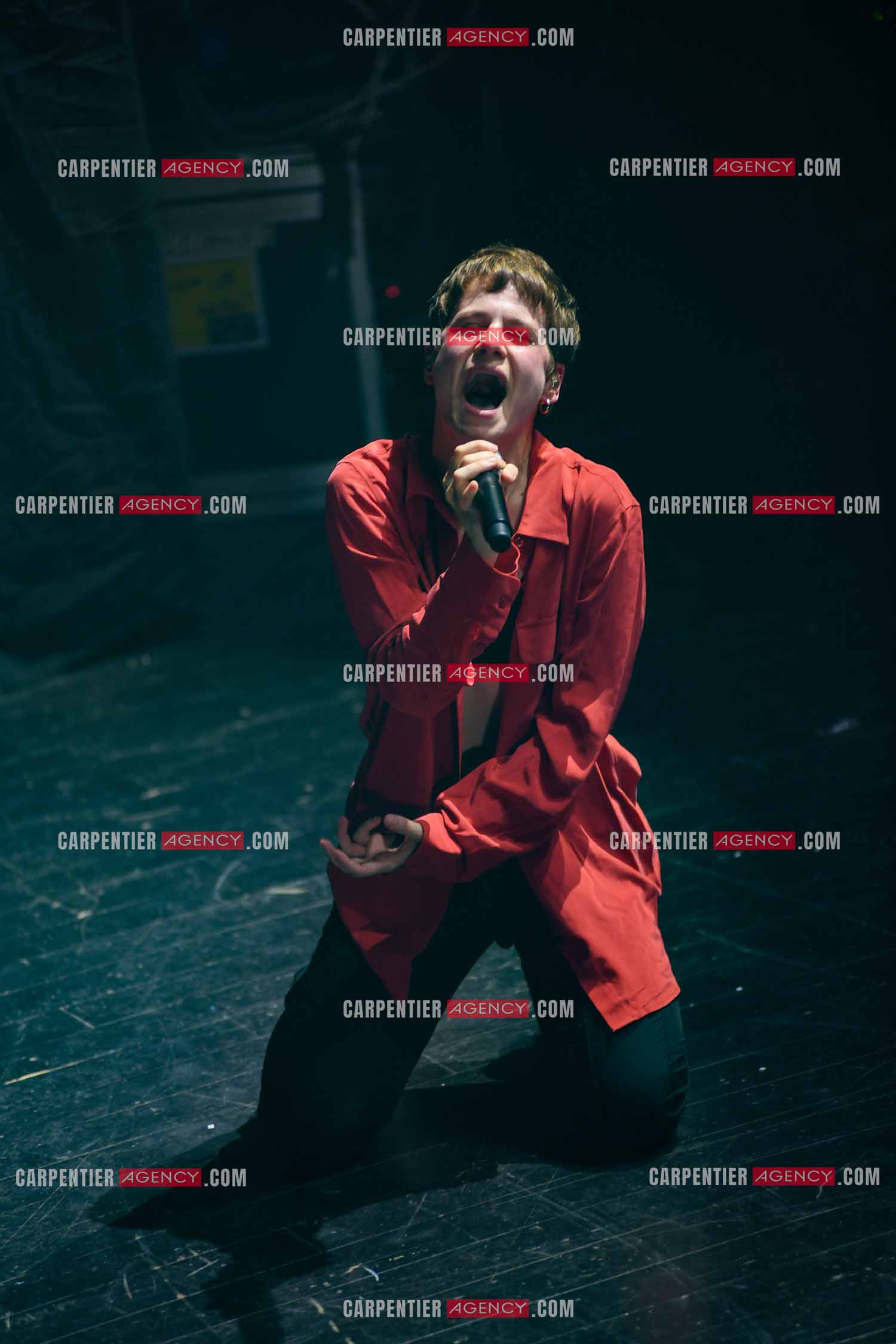 Concert au TRIANON “ POP-ROCK LIVE “ organisé par RTL2 le 05 Octobre 2018 à Paris. La chanteuse Christine and the Queens et ses danseurs face au public.  ( Exclusif )