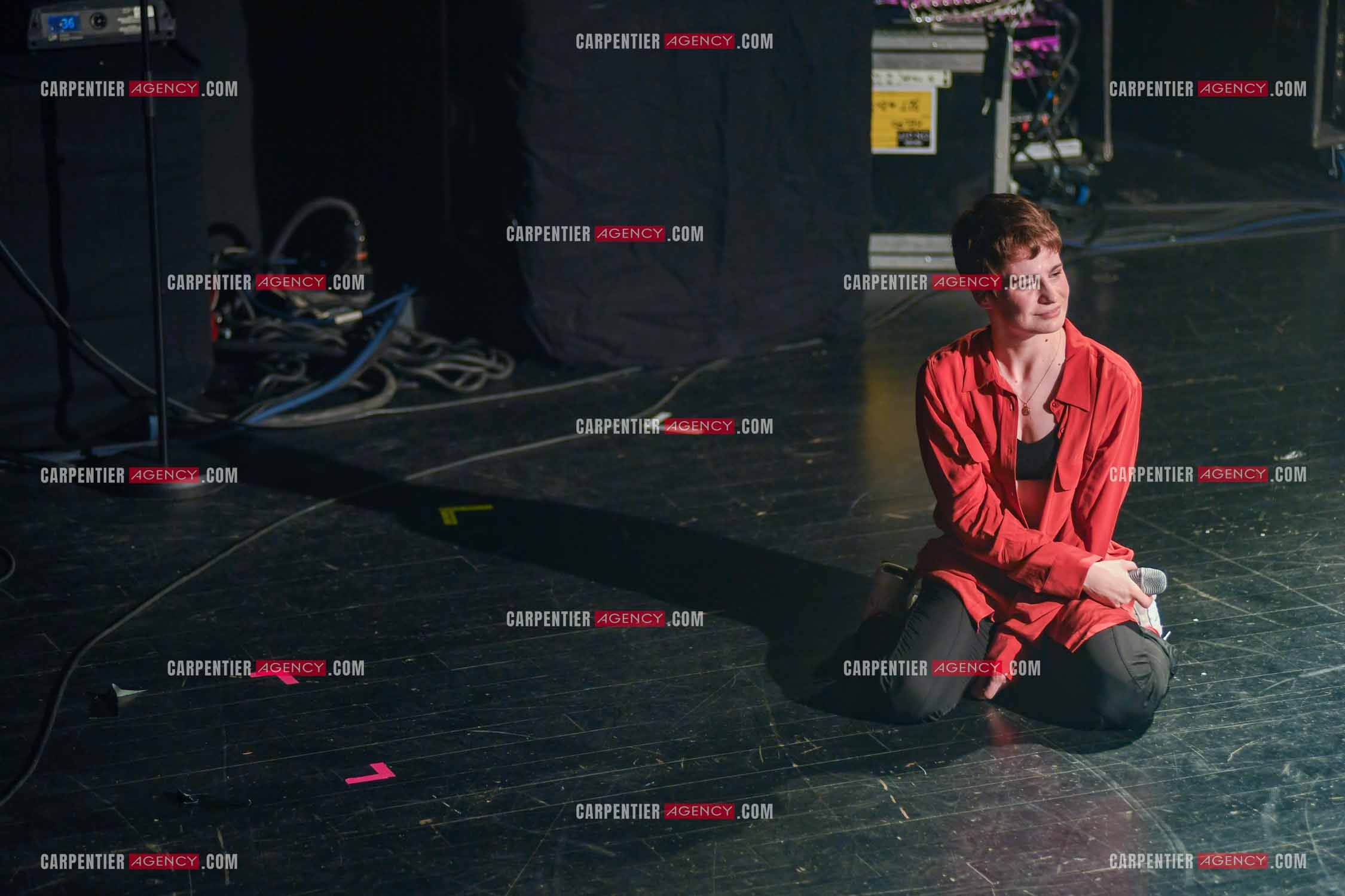 Concert au TRIANON “ POP-ROCK LIVE “ organisé par RTL2 le 05 Octobre 2018 à Paris. La chanteuse Christine and the Queens et ses danseurs face au public.  ( Exclusif )