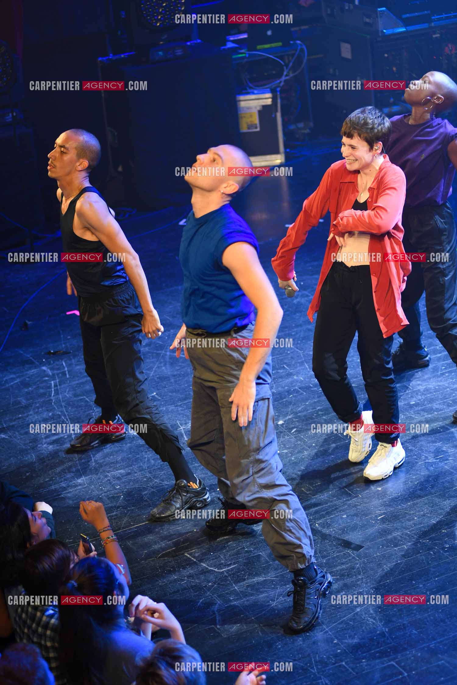 Concert au TRIANON “ POP-ROCK LIVE “ organisé par RTL2 le 05 Octobre 2018 à Paris. La chanteuse Christine and the Queens et ses danseurs face au public.  ( Exclusif )