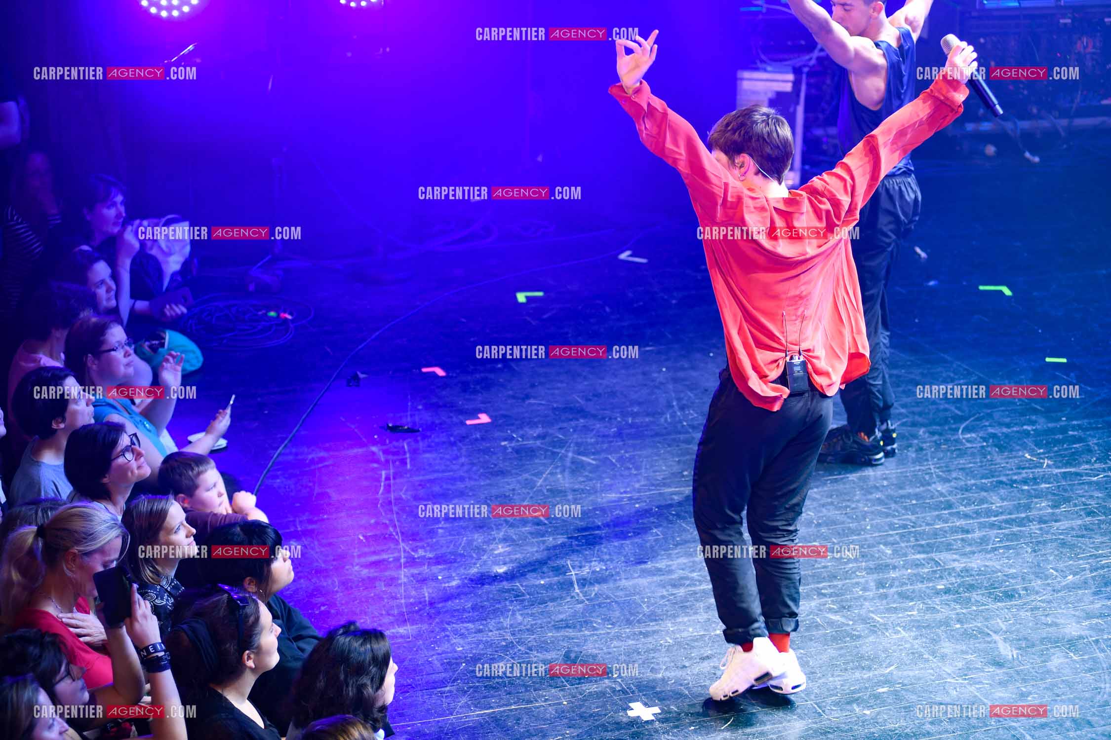 Concert au TRIANON “ POP-ROCK LIVE “ organisé par RTL2 le 05 Octobre 2018 à Paris. La chanteuse Christine and the Queens et ses danseurs face au public.  ( Exclusif )
