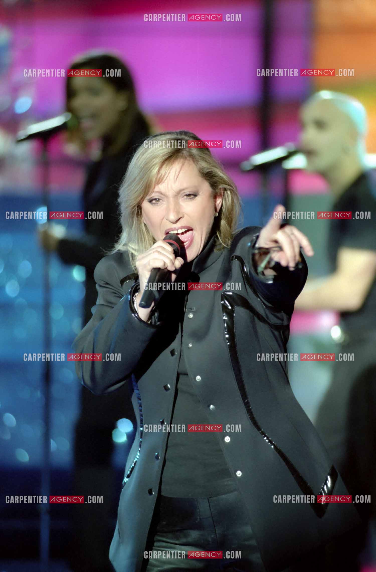 La chanteuse Véronique Sanson invitée de l'émission “Studio Gabriel“ en 1994.  ( Exclusif )