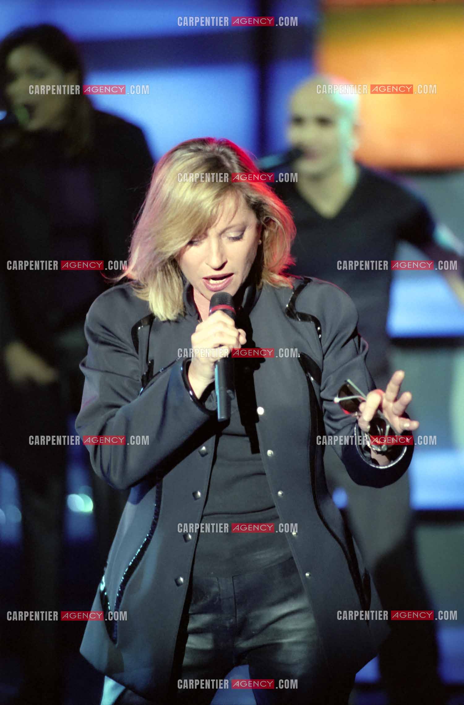 La chanteuse Véronique Sanson invitée de l'émission “Studio Gabriel“ en 1994.  ( Exclusif )