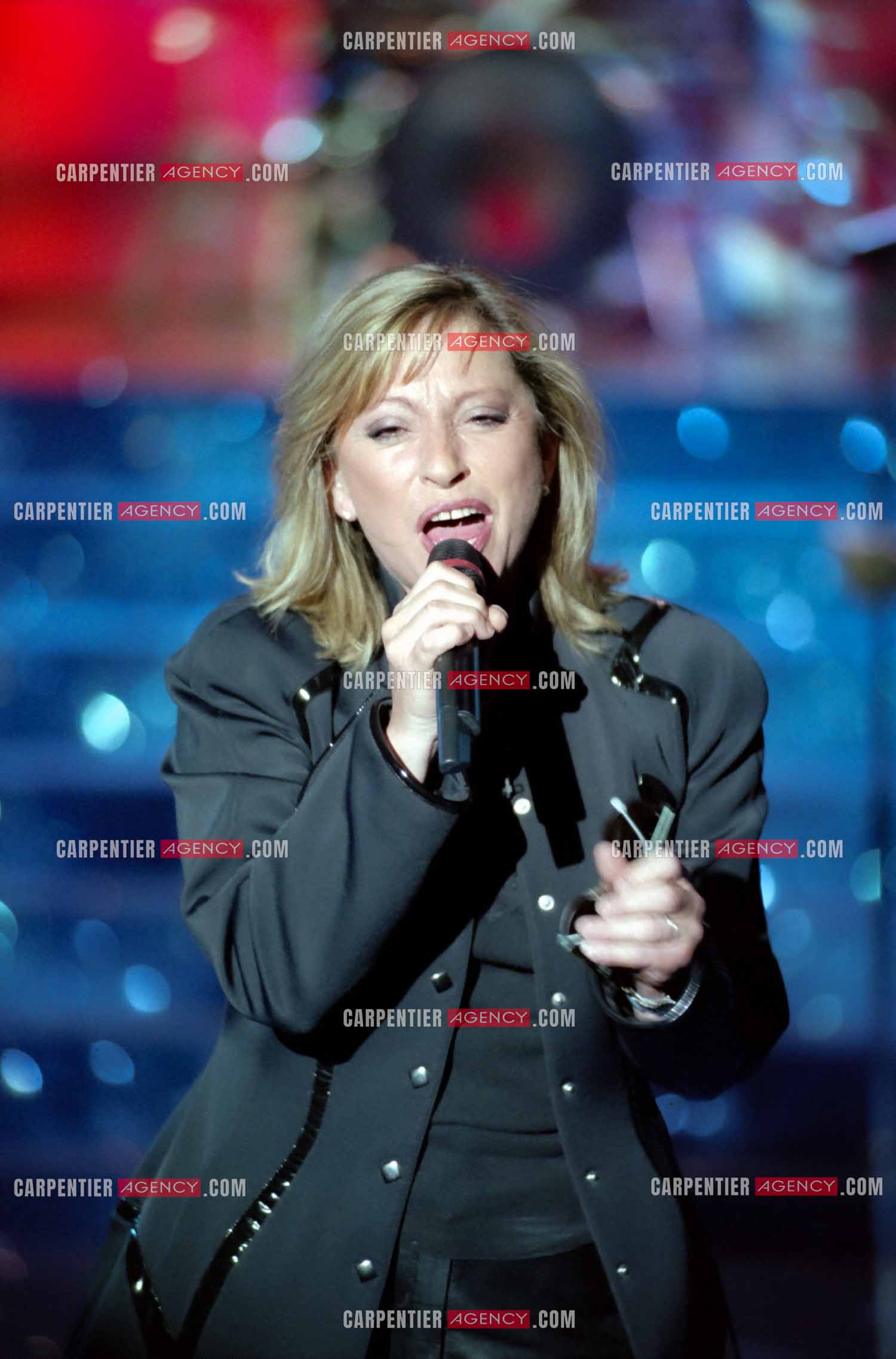 La chanteuse Véronique Sanson invitée de l'émission “Studio Gabriel“ en 1994.  ( Exclusif )
