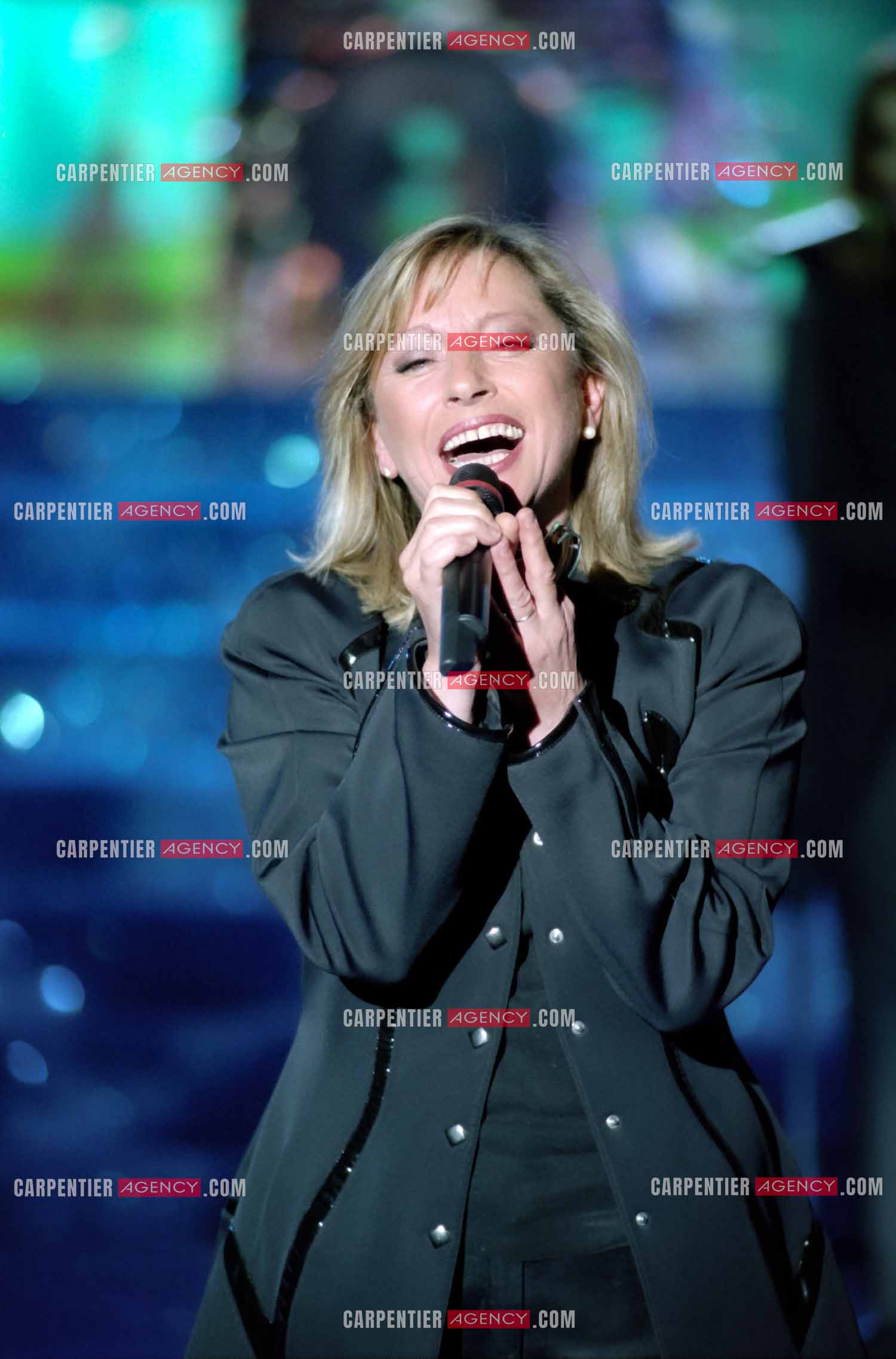 La chanteuse Véronique Sanson invitée de l'émission “Studio Gabriel“ en 1994.  ( Exclusif )