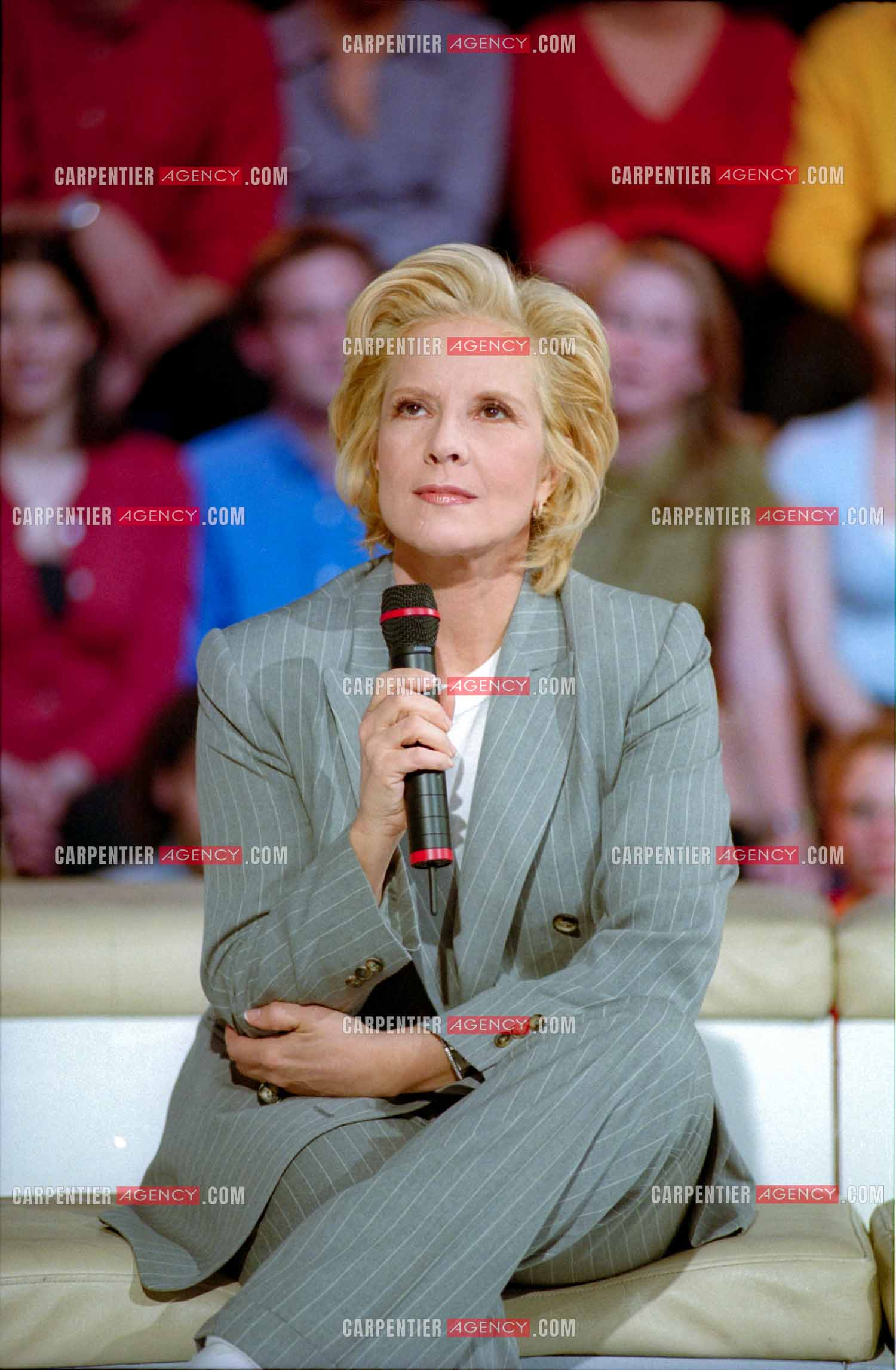 La chanteuse soprano Sylvie Vartan invitée de l'émission “Les Années Tubes“ en 1999.  ( Exclusif )