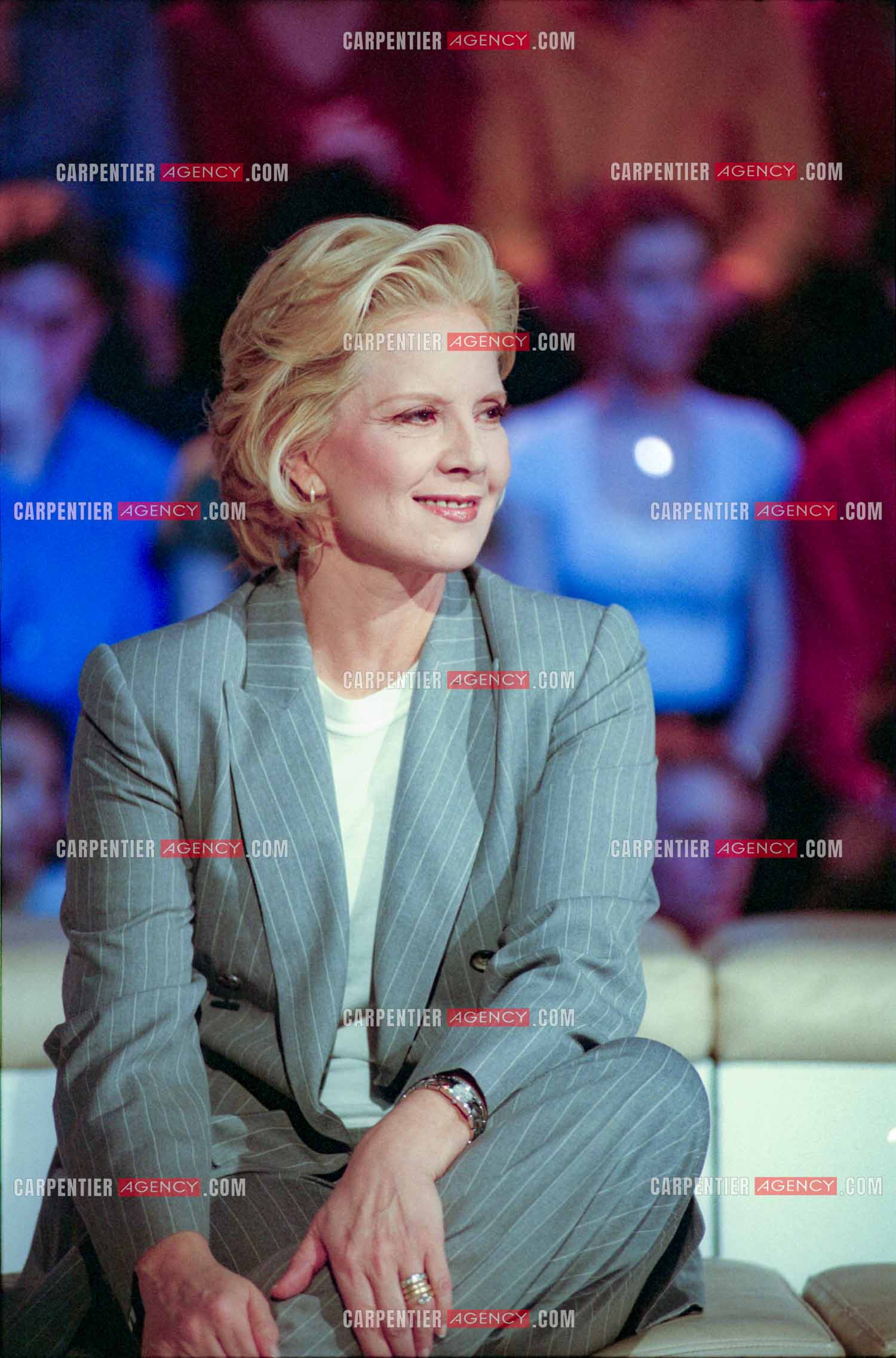 La chanteuse soprano Sylvie Vartan invitée de l'émission “Les Années Tubes“ en 1999.  ( Exclusif )