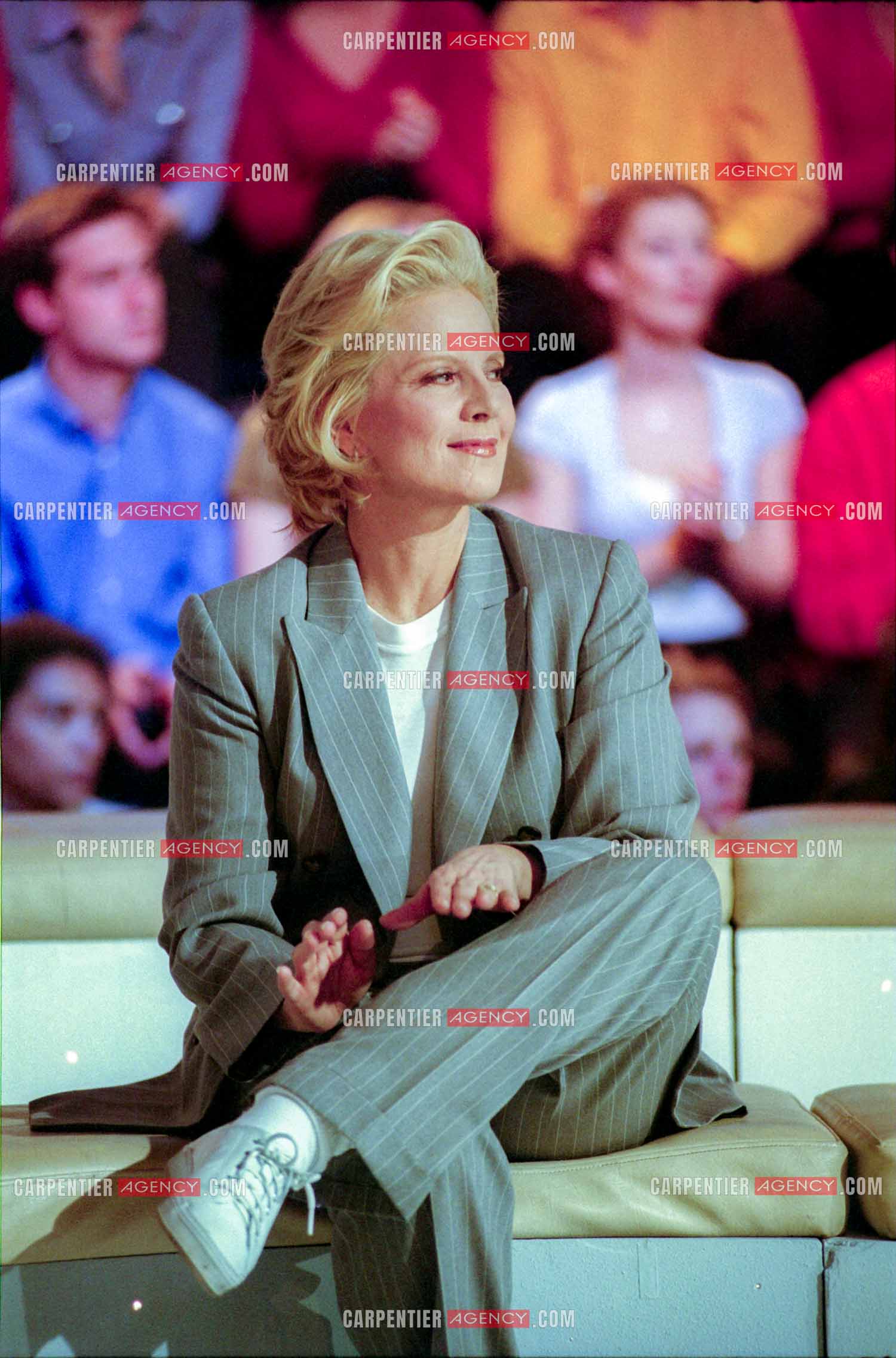 La chanteuse soprano Sylvie Vartan invitée de l'émission “Les Années Tubes“ en 1999.  ( Exclusif )