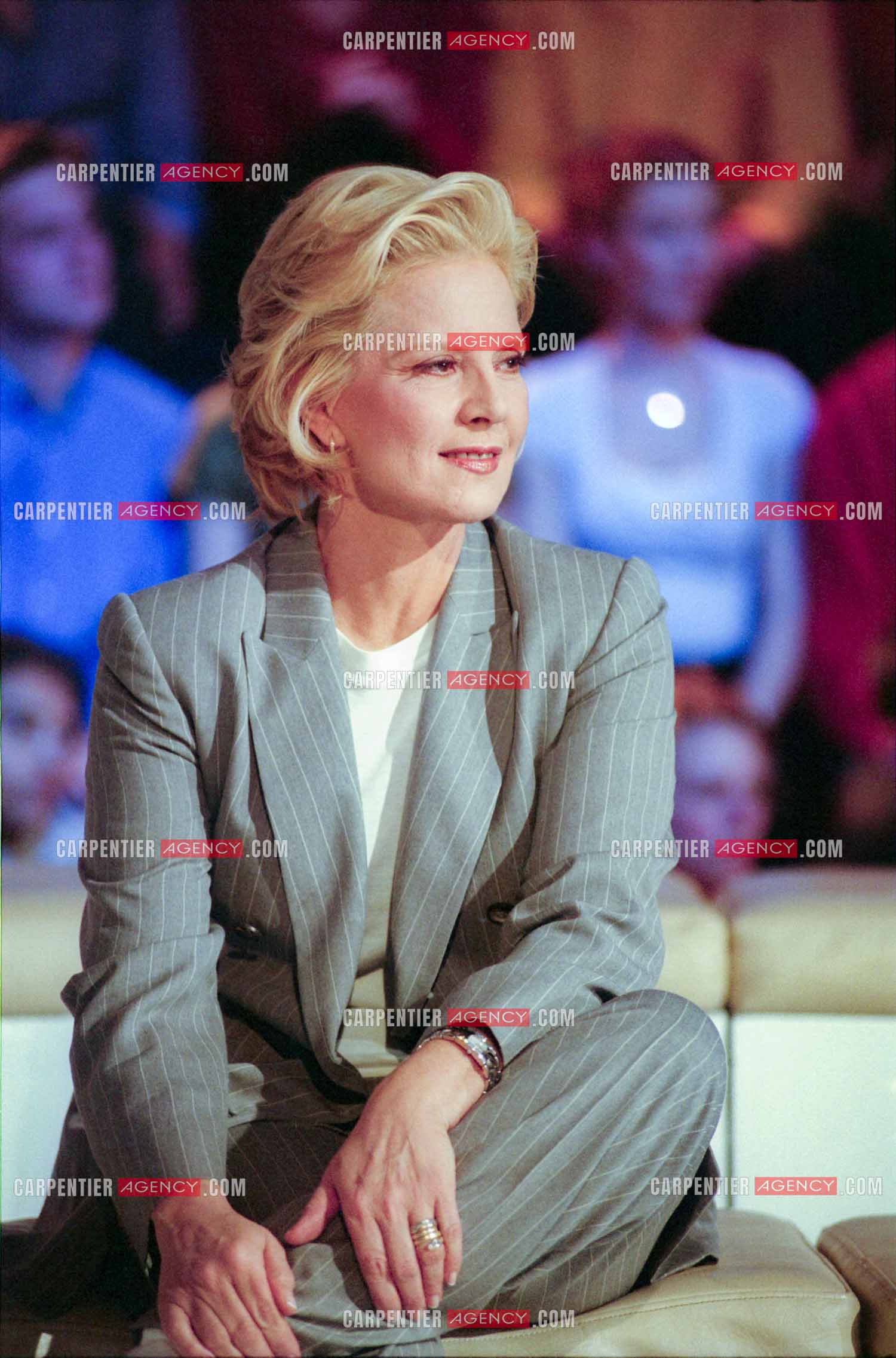 La chanteuse soprano Sylvie Vartan invitée de l'émission “Les Années Tubes“ en 1999.  ( Exclusif )