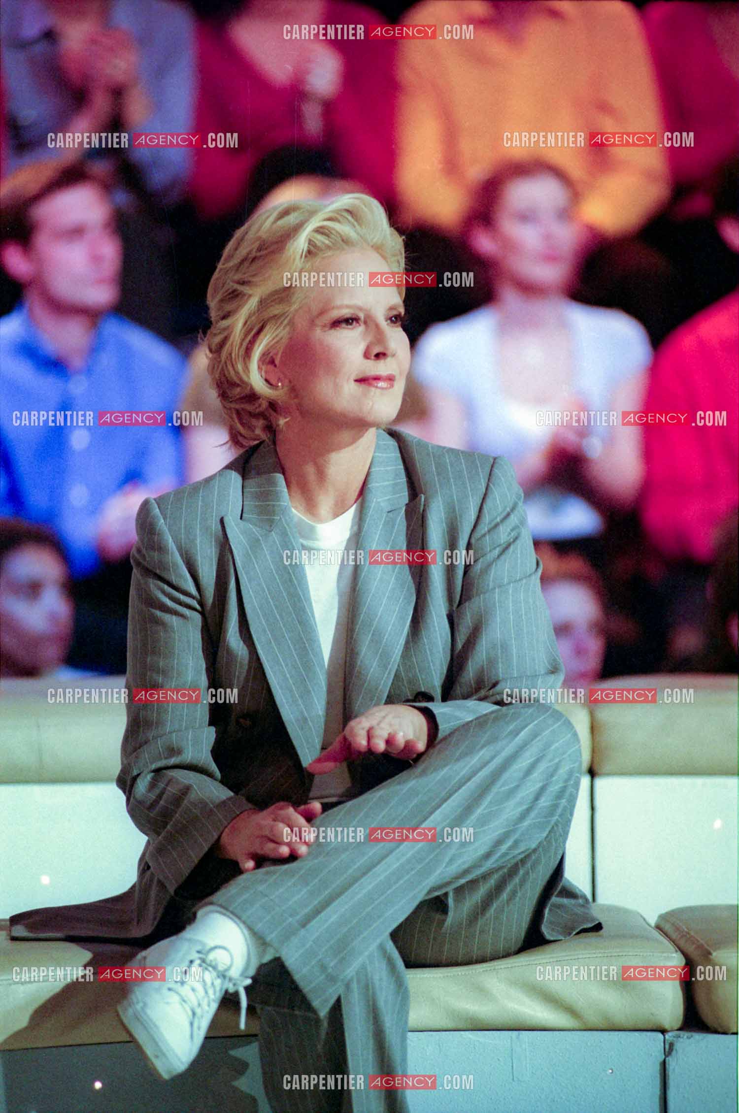 La chanteuse soprano Sylvie Vartan invitée de l'émission “Les Années Tubes“ en 1999.  ( Exclusif )