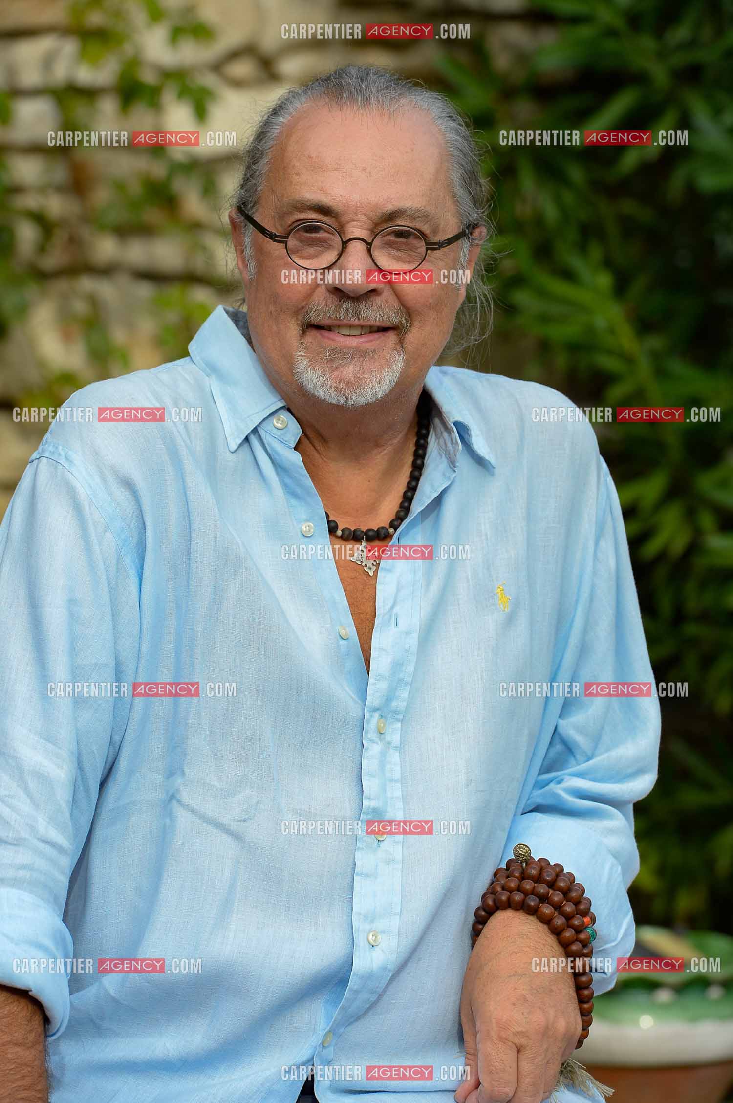 Le chanteur Patrick Hernandez dans sa propriété de L'île-sur-la-Sorgue pour une séance photos en 2016.  ( Exclusif )