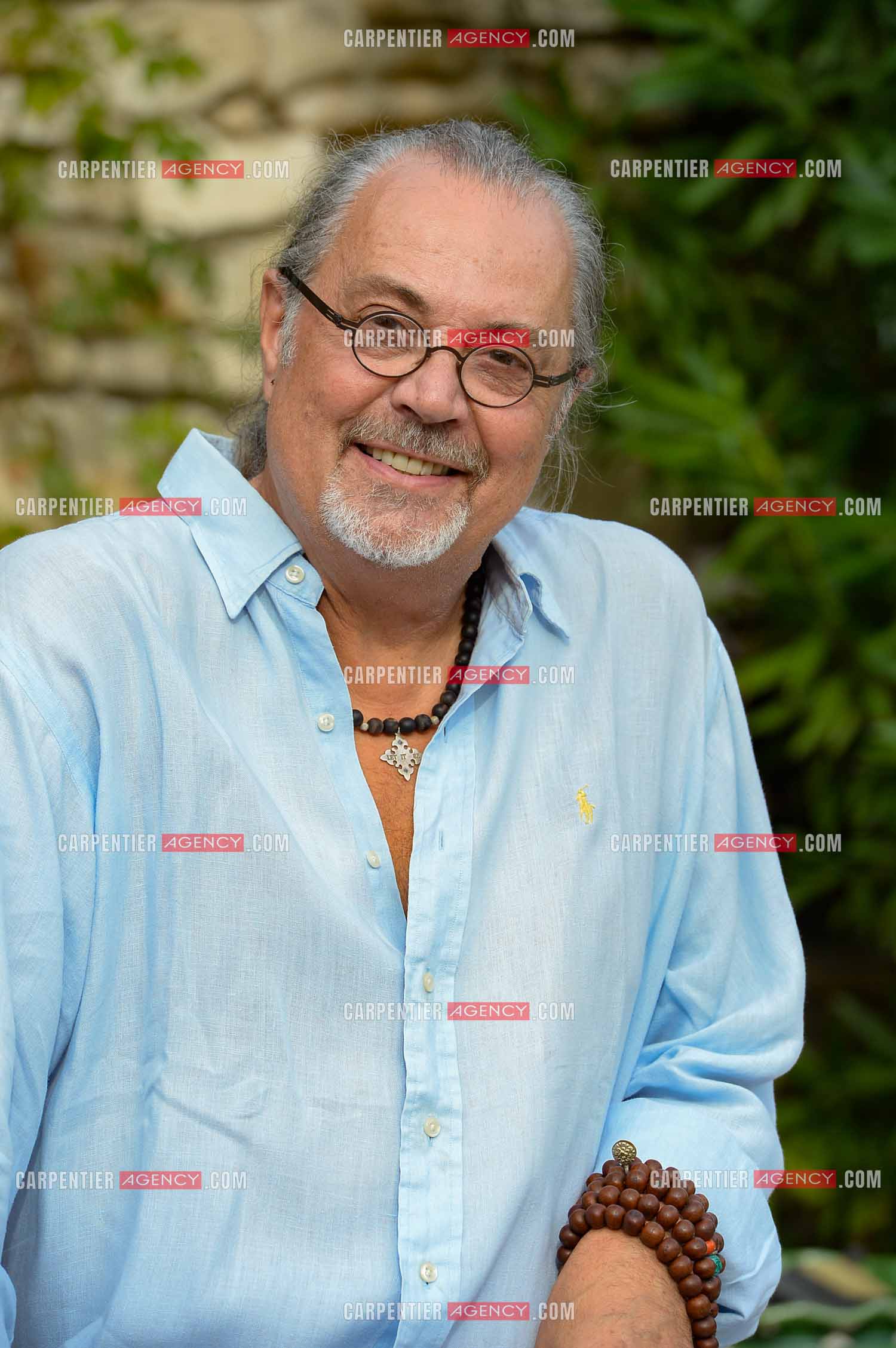 Le chanteur Patrick Hernandez dans sa propriété de L'île-sur-la-Sorgue pour une séance photos en 2016.  ( Exclusif )