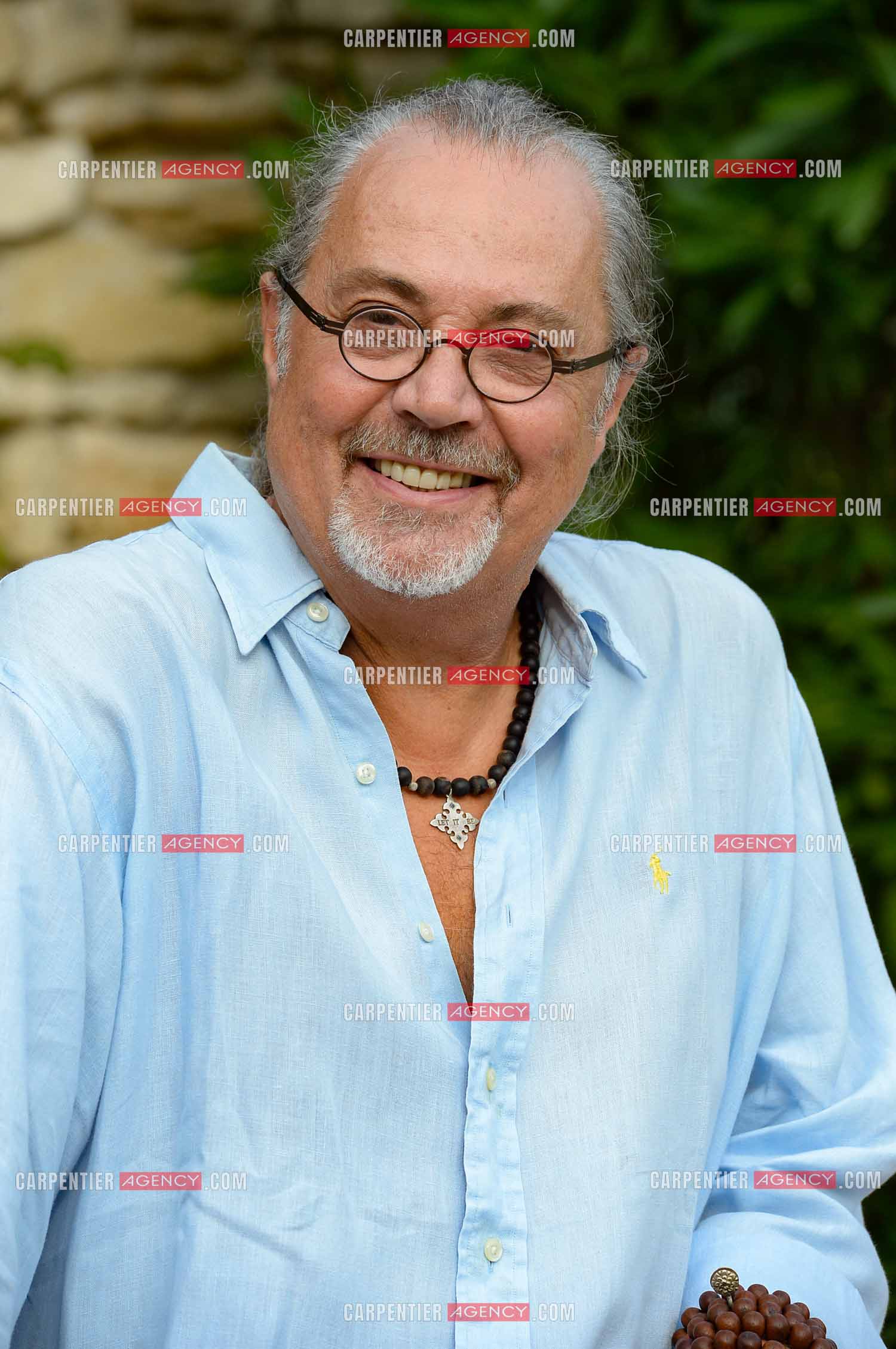 Le chanteur Patrick Hernandez dans sa propriété de L'île-sur-la-Sorgue pour une séance photos en 2016.  ( Exclusif )