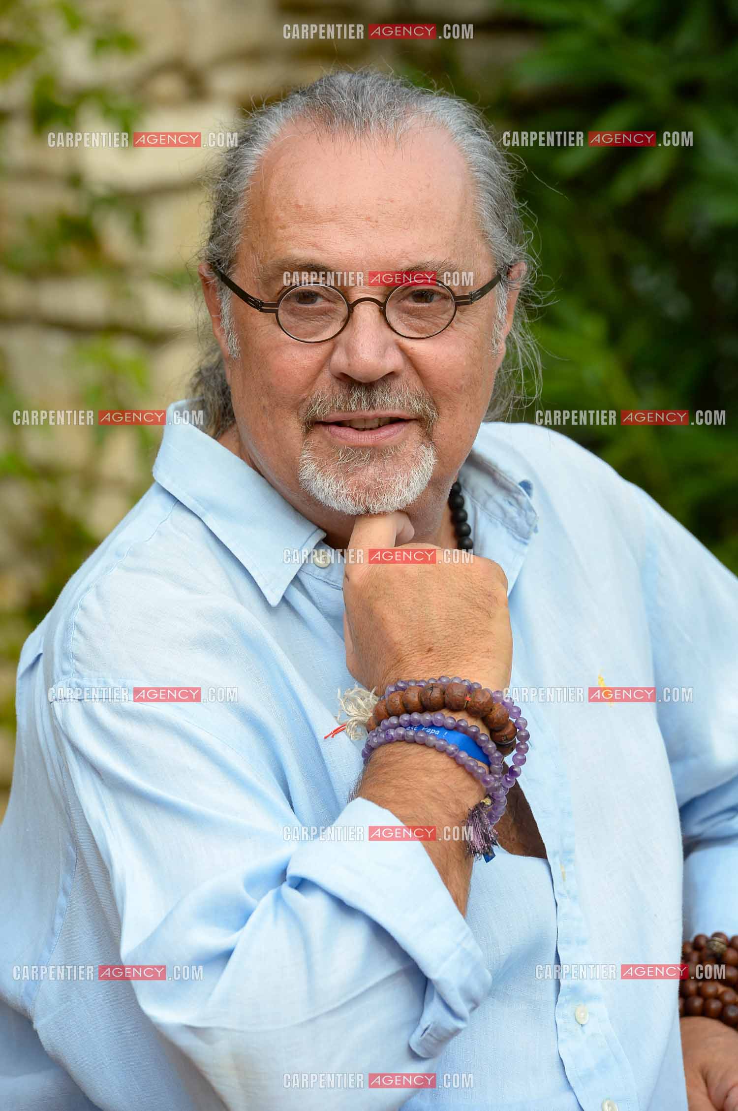 Le chanteur Patrick Hernandez dans sa propriété de L'île-sur-la-Sorgue pour une séance photos en 2016.  ( Exclusif )