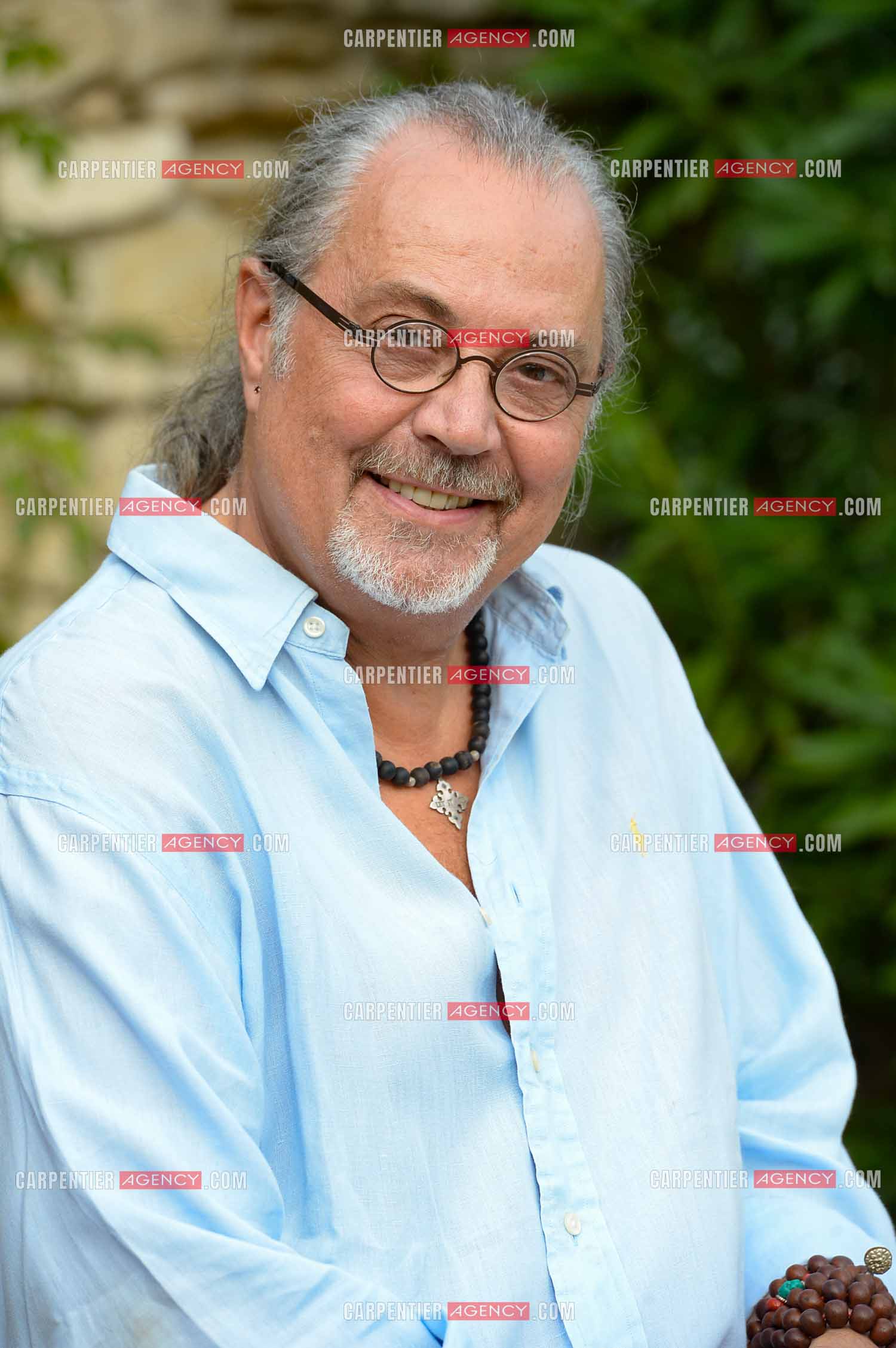 Le chanteur Patrick Hernandez dans sa propriété de L'île-sur-la-Sorgue pour une séance photos en 2016.  ( Exclusif )