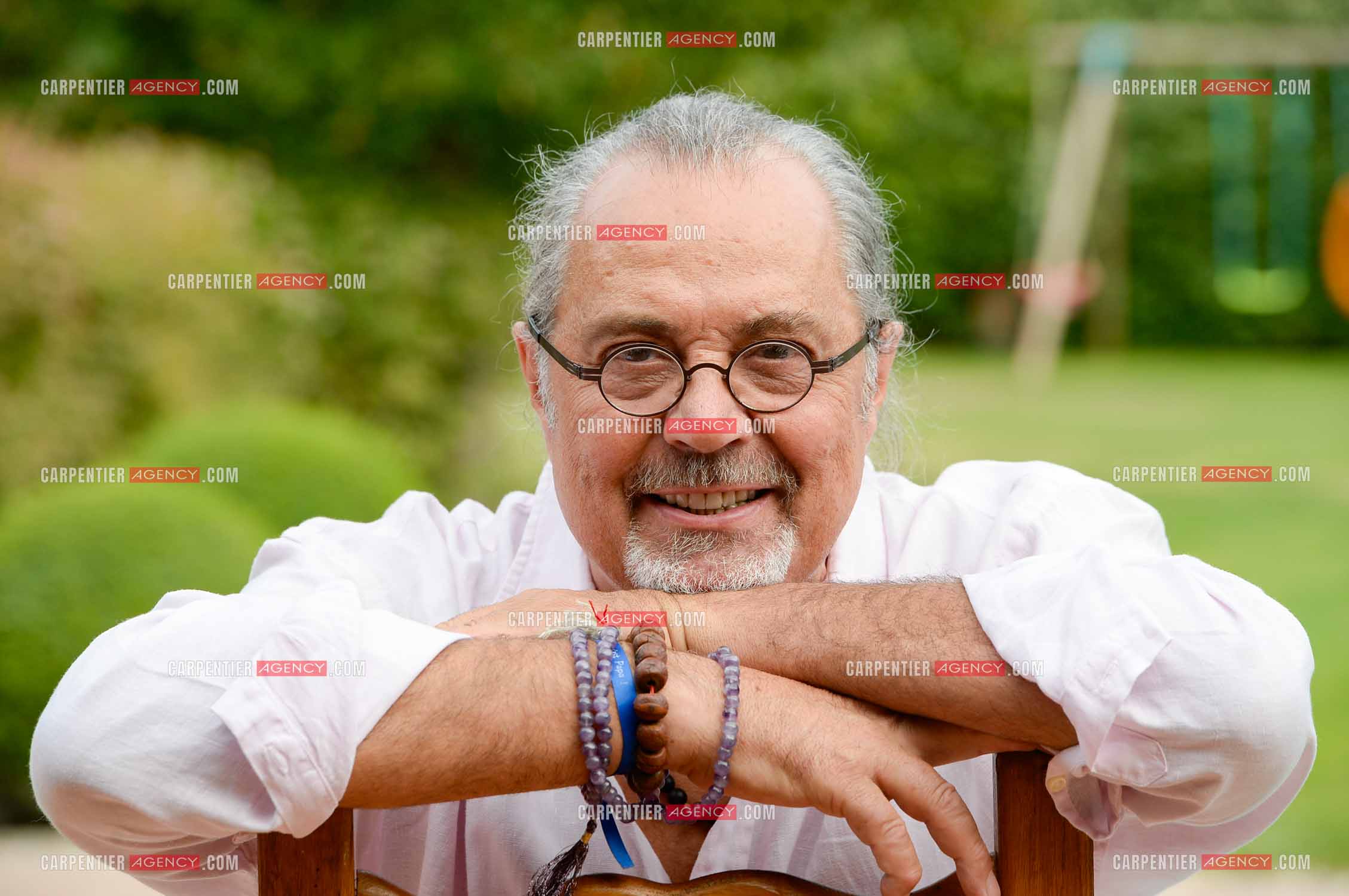 Le chanteur Patrick Hernandez dans sa propriété de L'île-sur-la-Sorgue pour une séance photos en 2016.  ( Exclusif )