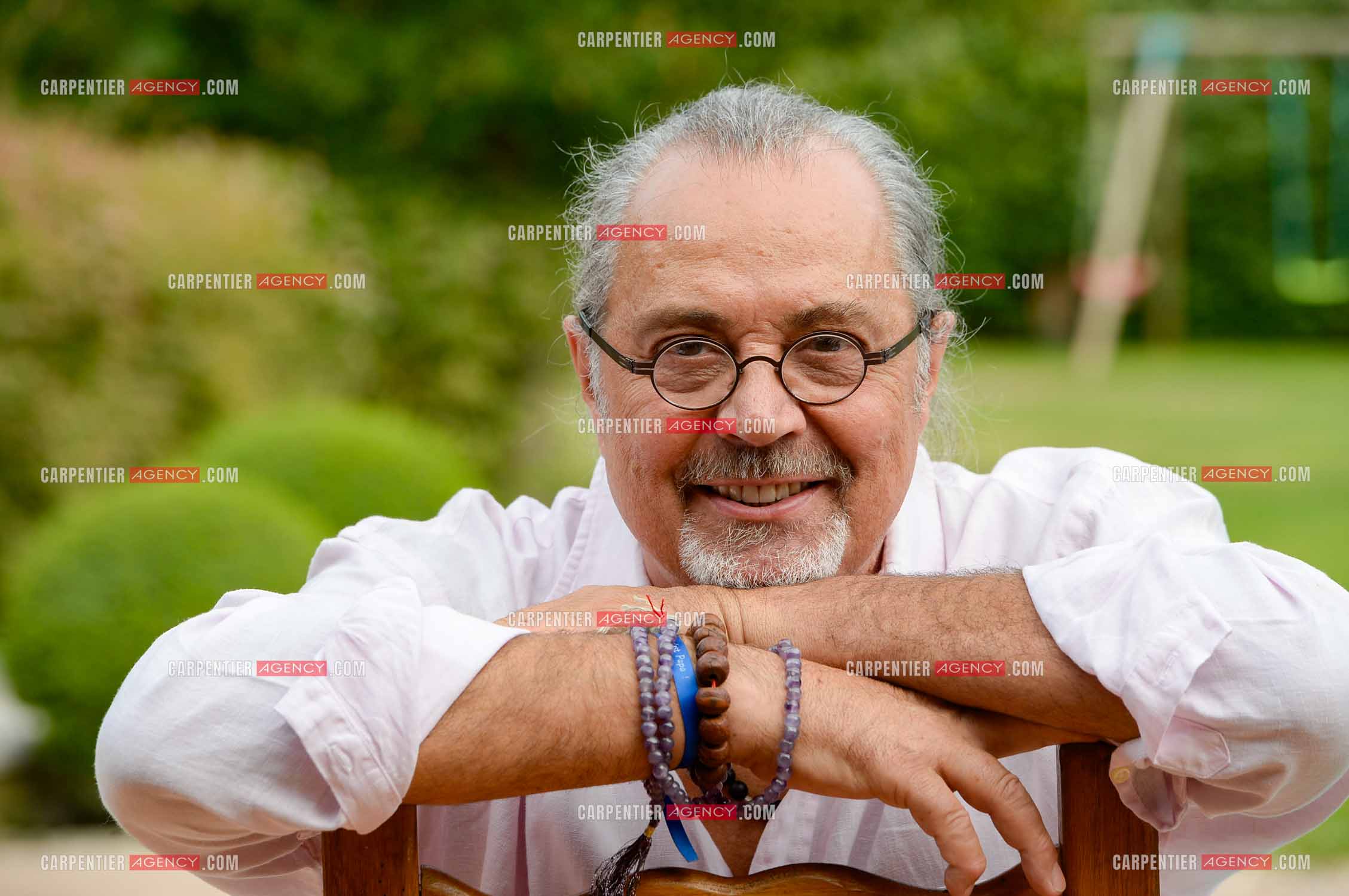 Le chanteur Patrick Hernandez dans sa propriété de L'île-sur-la-Sorgue pour une séance photos en 2016.  ( Exclusif )
