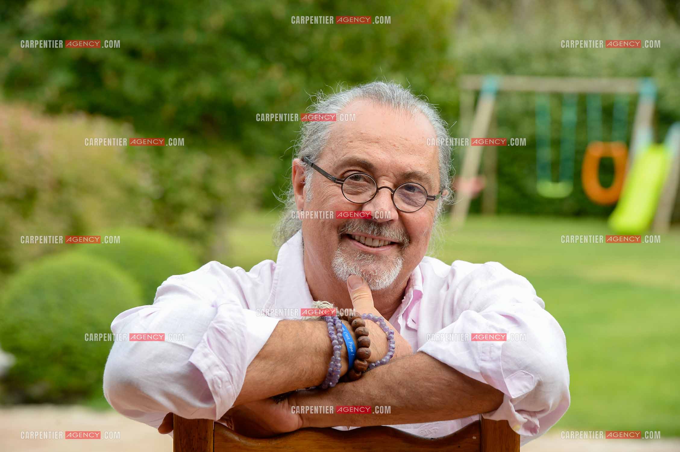 Le chanteur Patrick Hernandez dans sa propriété de L'île-sur-la-Sorgue pour une séance photos en 2016.  ( Exclusif )