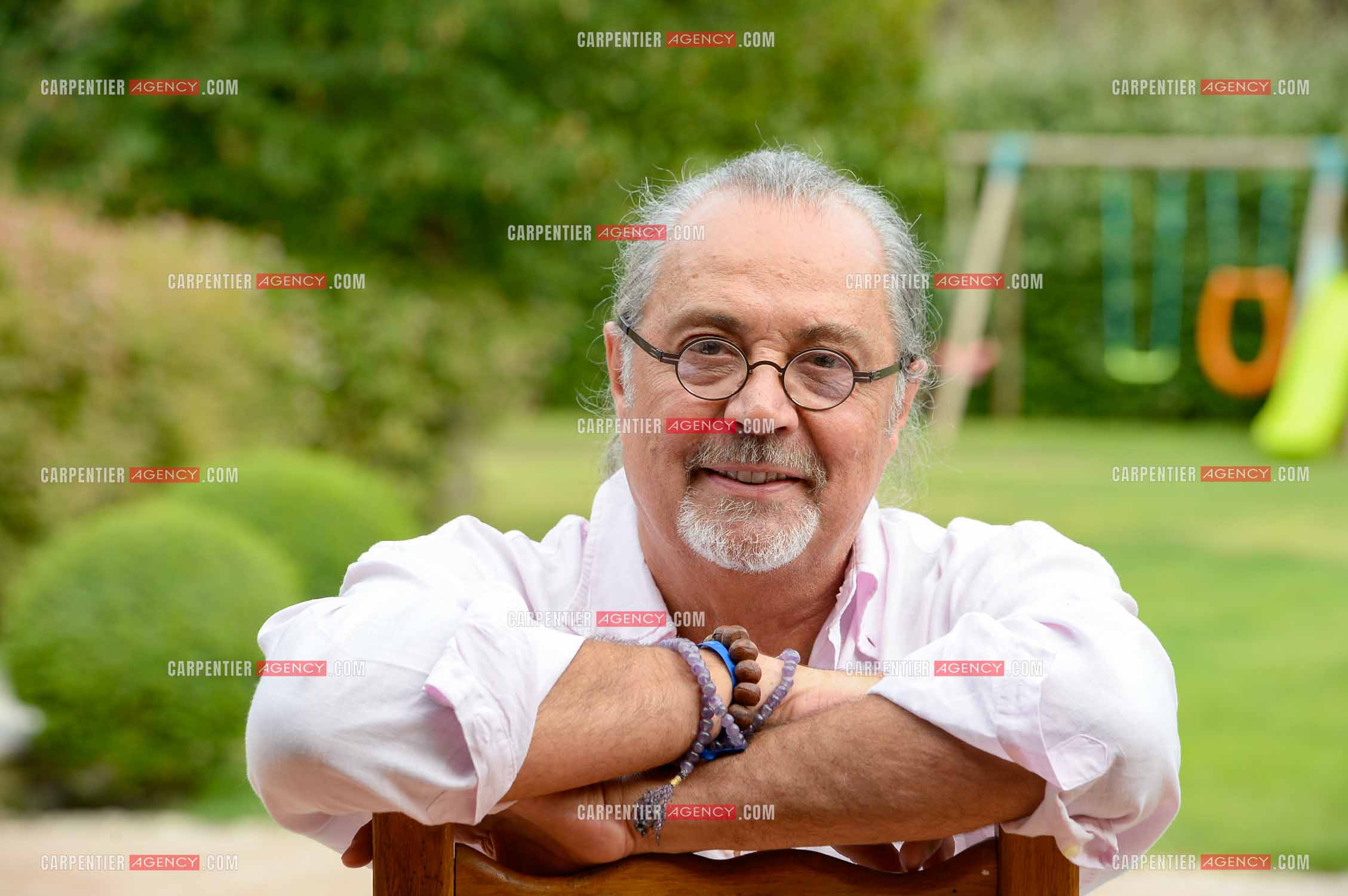 Le chanteur Patrick Hernandez dans sa propriété de L'île-sur-la-Sorgue pour une séance photos en 2016.  ( Exclusif )