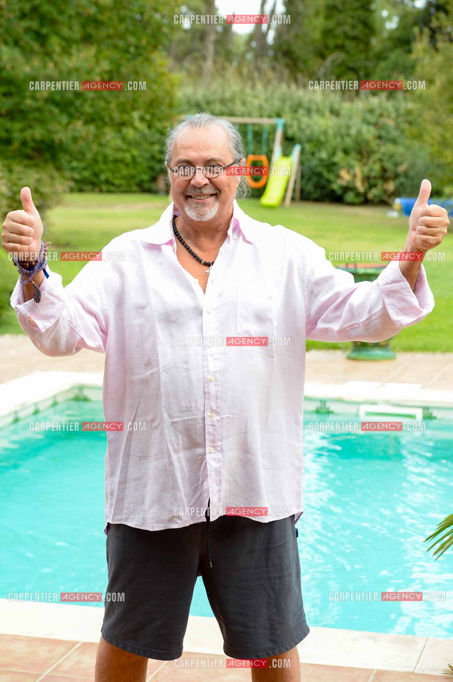 Le chanteur Patrick Hernandez dans sa propriété de L'île-sur-la-Sorgue pour une séance photos en 2016.  ( Exclusif )