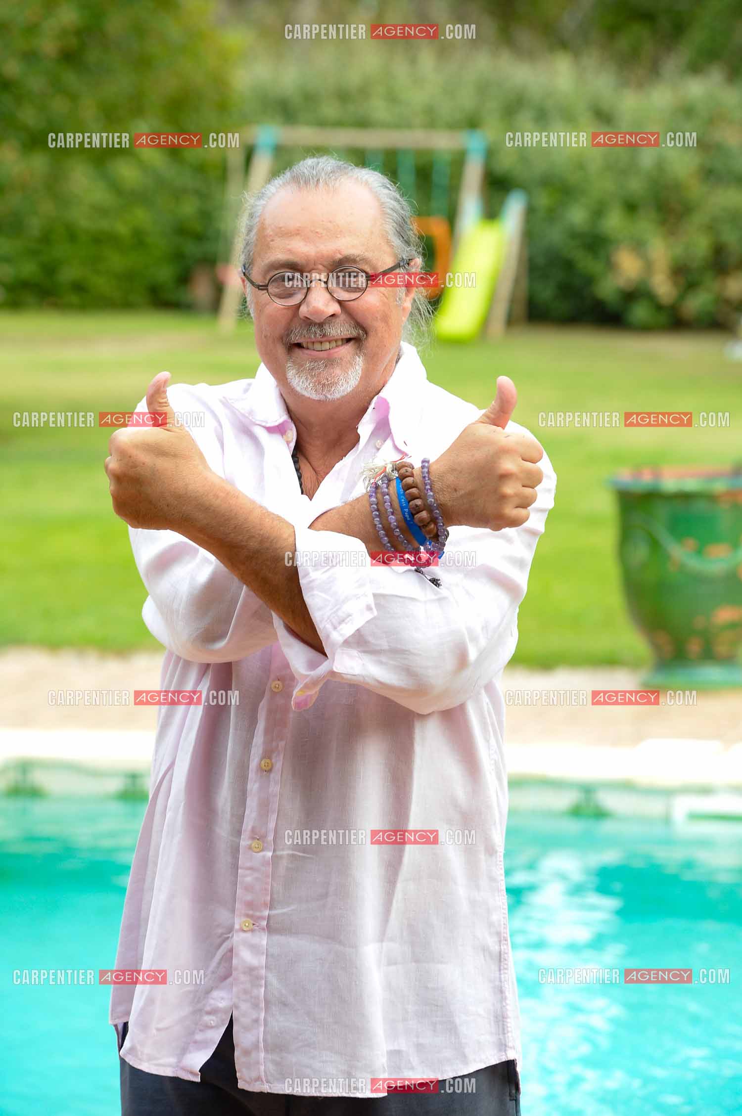 Le chanteur Patrick Hernandez dans sa propriété de L'île-sur-la-Sorgue pour une séance photos en 2016.  ( Exclusif )