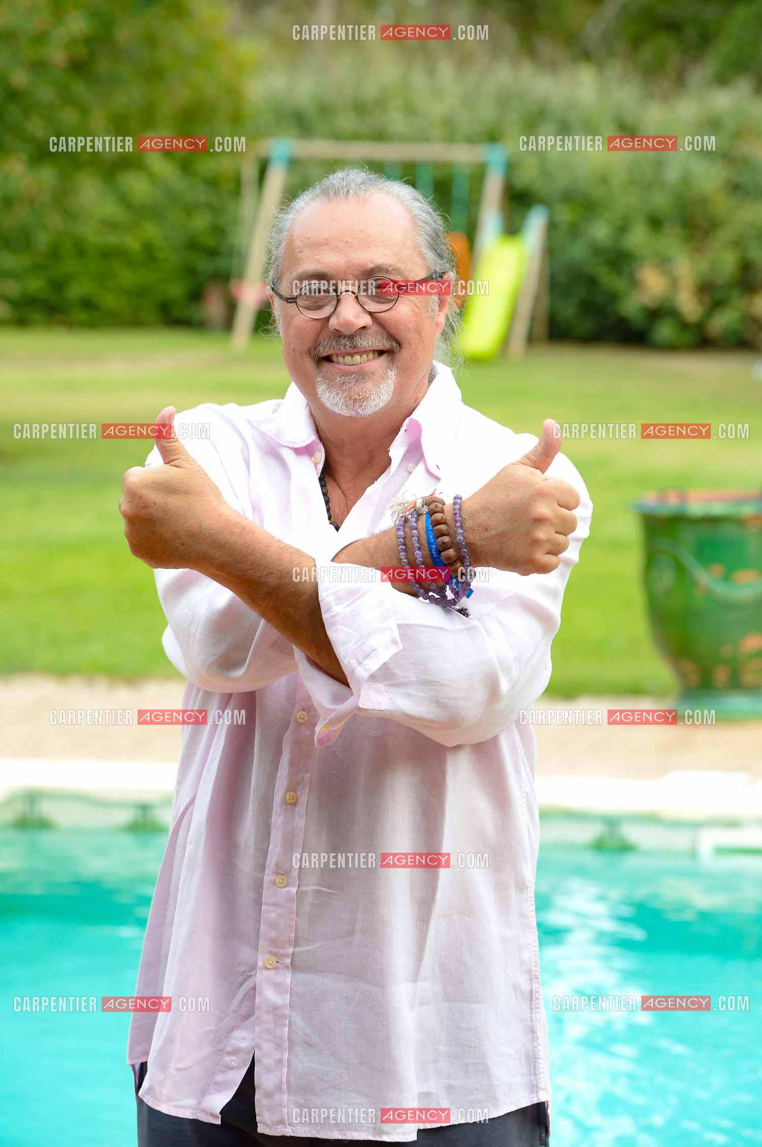 Le chanteur Patrick Hernandez dans sa propriété de L'île-sur-la-Sorgue pour une séance photos en 2016.  ( Exclusif )