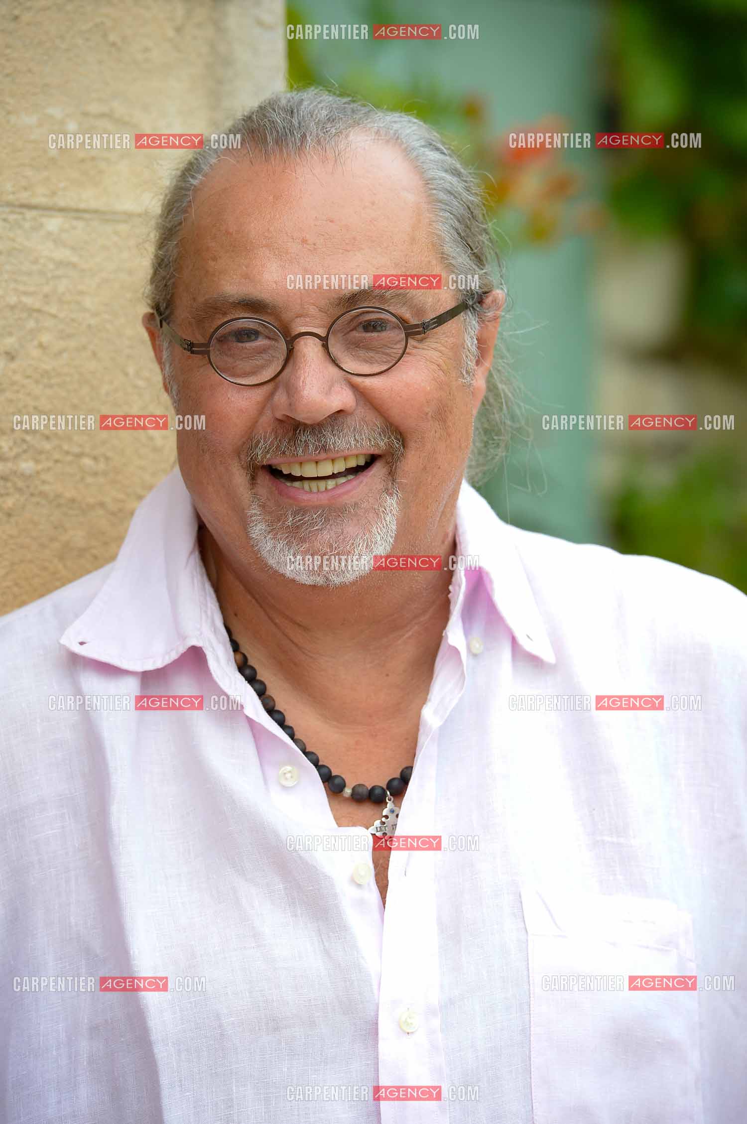 Le chanteur Patrick Hernandez dans sa propriété de L'île-sur-la-Sorgue pour une séance photos en 2016.  ( Exclusif )
