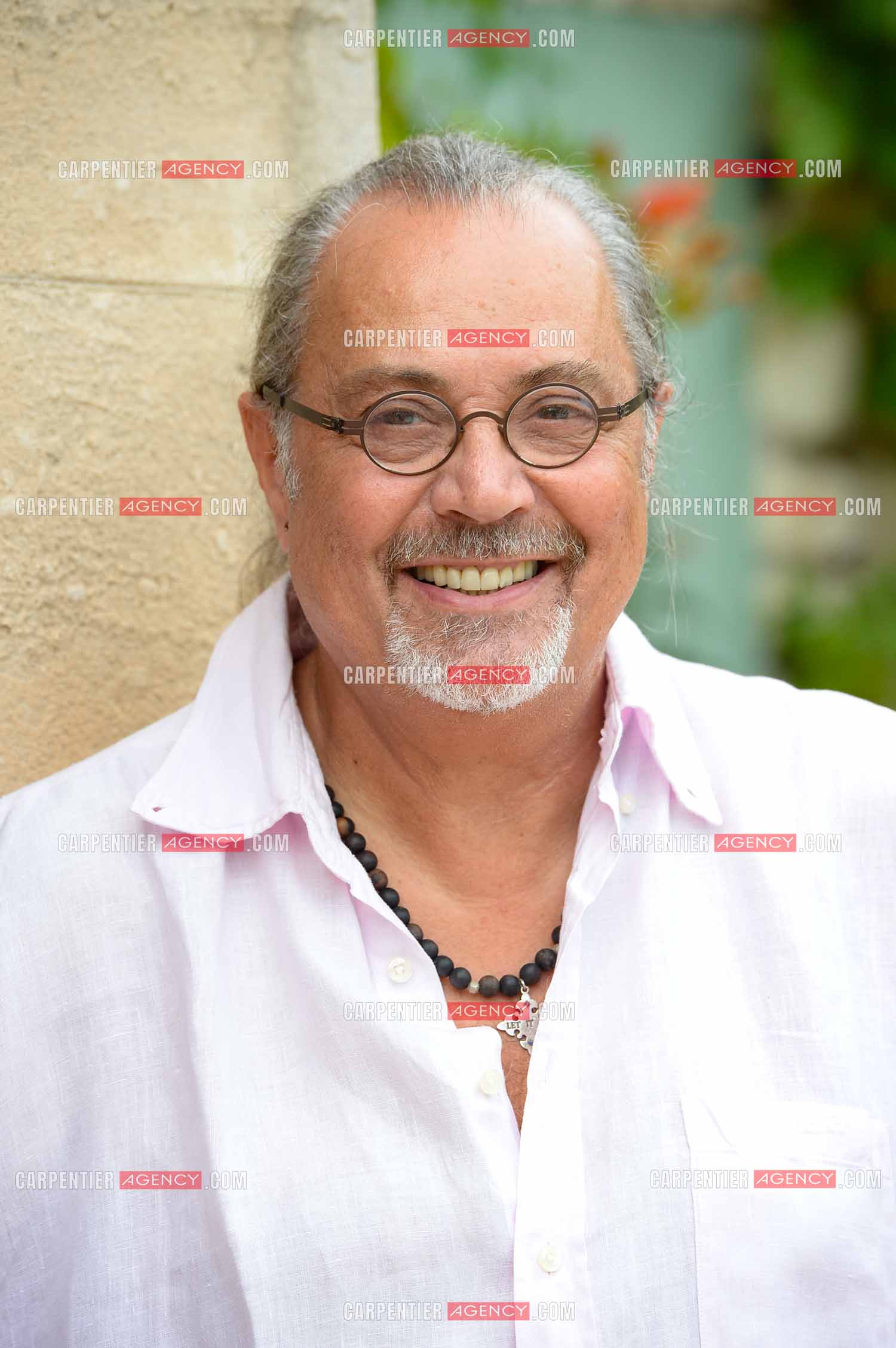 Le chanteur Patrick Hernandez dans sa propriété de L'île-sur-la-Sorgue pour une séance photos en 2016.  ( Exclusif )