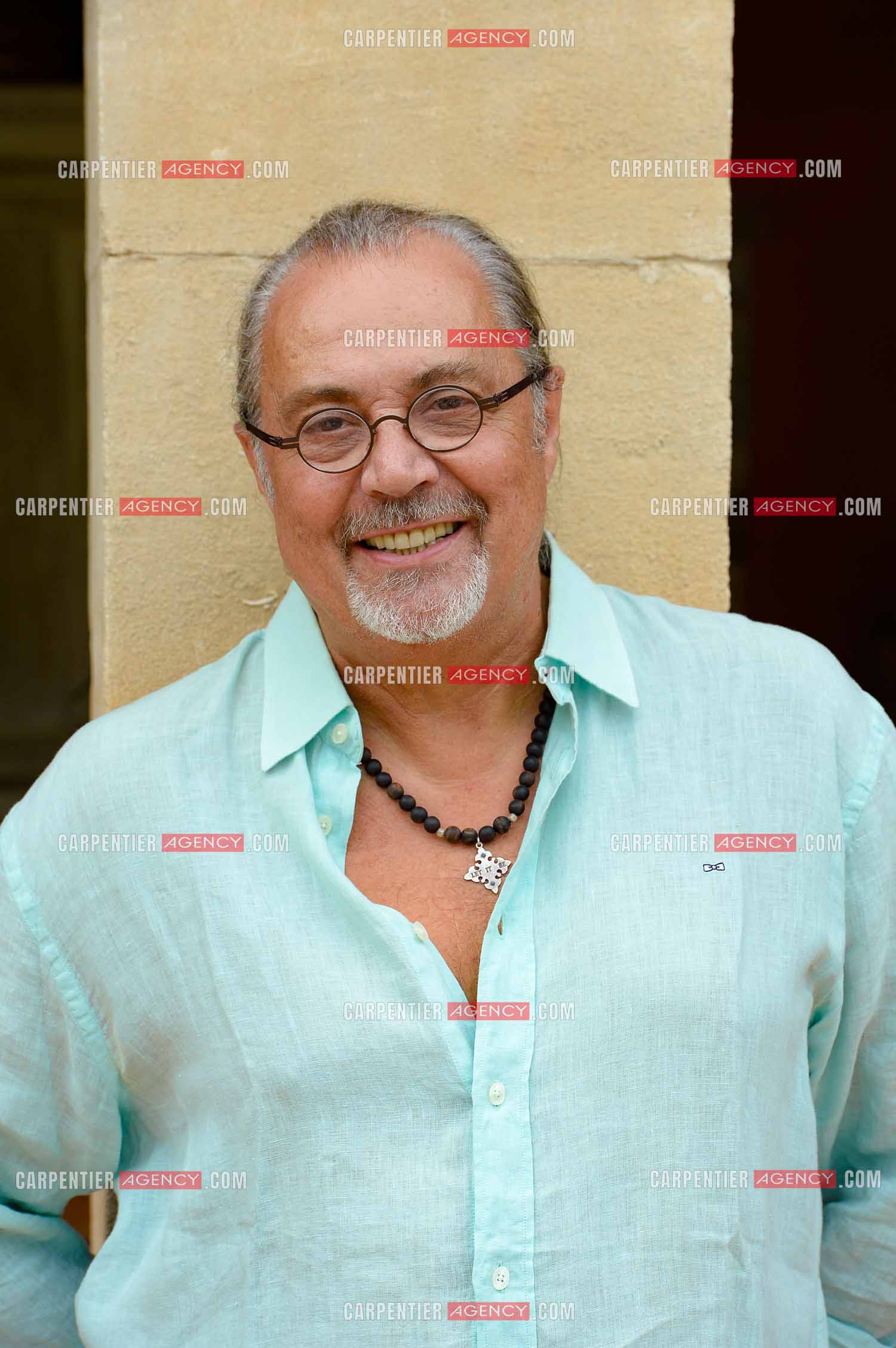 Le chanteur Patrick Hernandez dans sa propriété de L'île-sur-la-Sorgue pour une séance photos en 2016.  ( Exclusif )