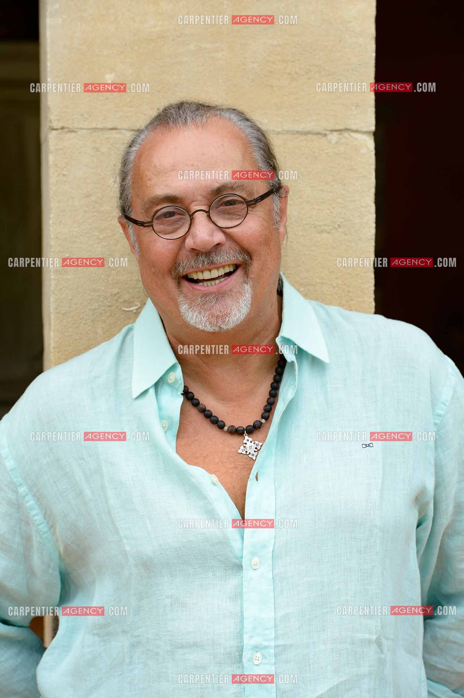 Le chanteur Patrick Hernandez dans sa propriété de L'île-sur-la-Sorgue pour une séance photos en 2016.  ( Exclusif )