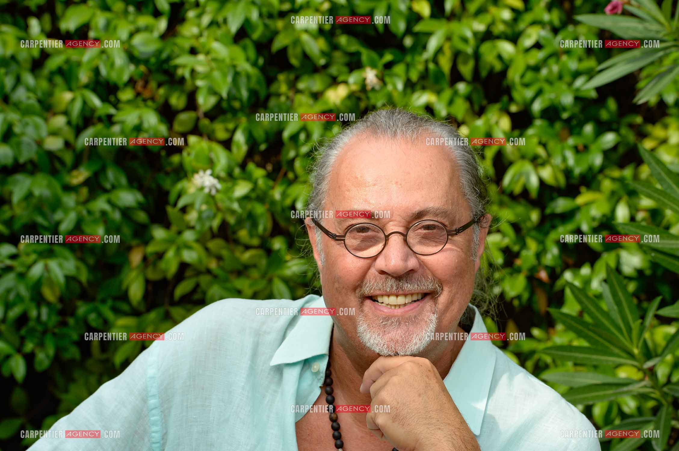 Le chanteur Patrick Hernandez dans sa propriété de L'île-sur-la-Sorgue pour une séance photos en 2016.  ( Exclusif )