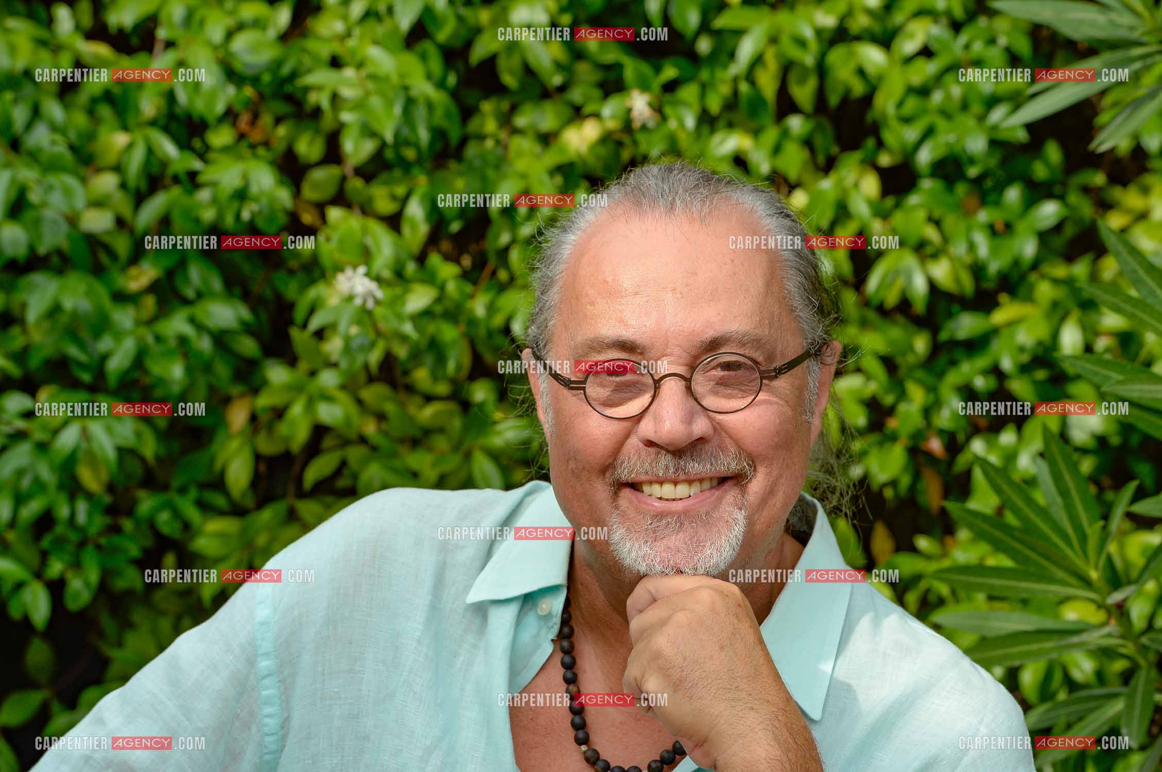Le chanteur Patrick Hernandez dans sa propriété de L'île-sur-la-Sorgue pour une séance photos en 2016.  ( Exclusif )